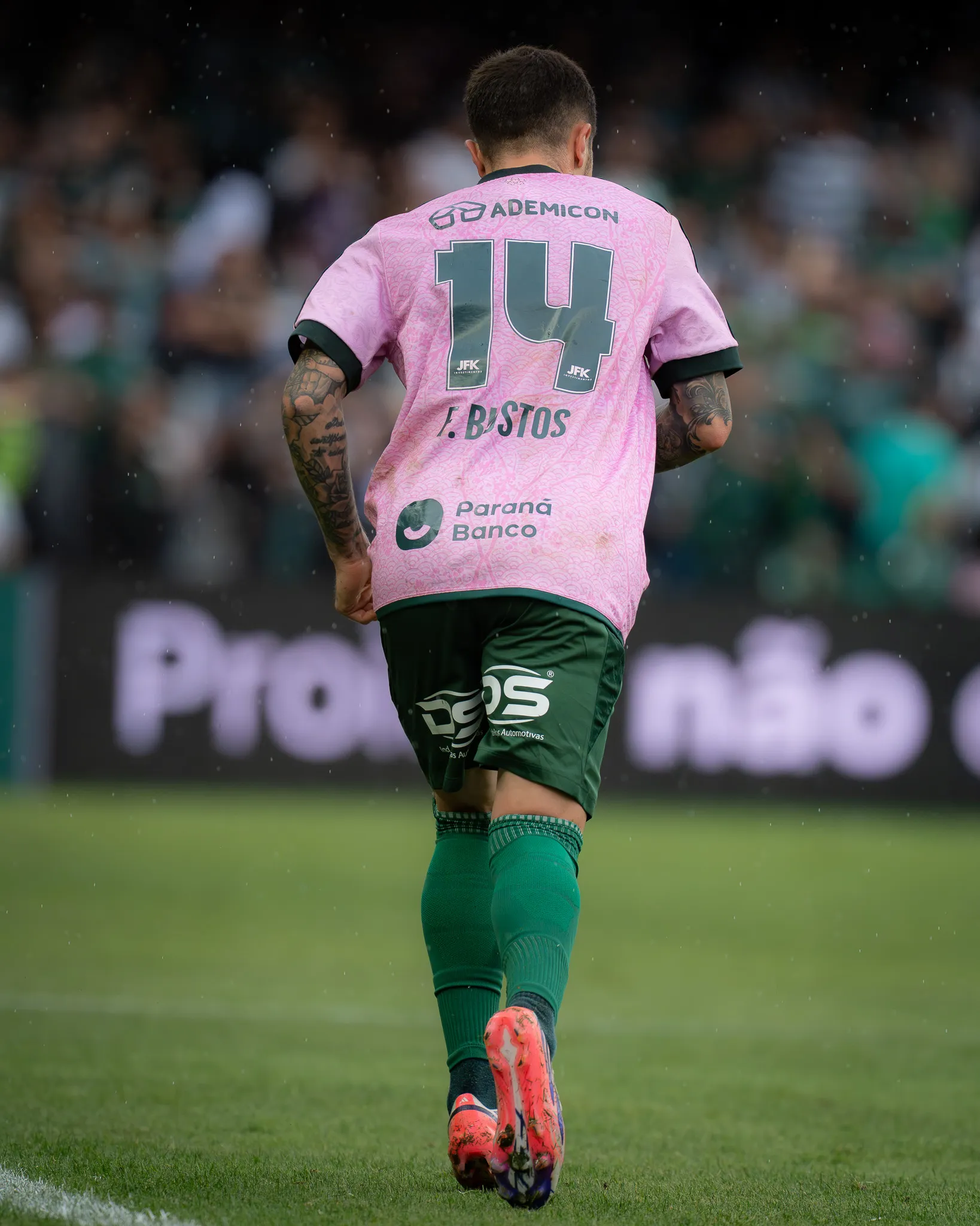 Camiseta Coritiba Josué Especial Octubre Rosa CFC x BOT Brasileirão 2026 Usada y Autografiada por el Jugador — imagem 2 de 2