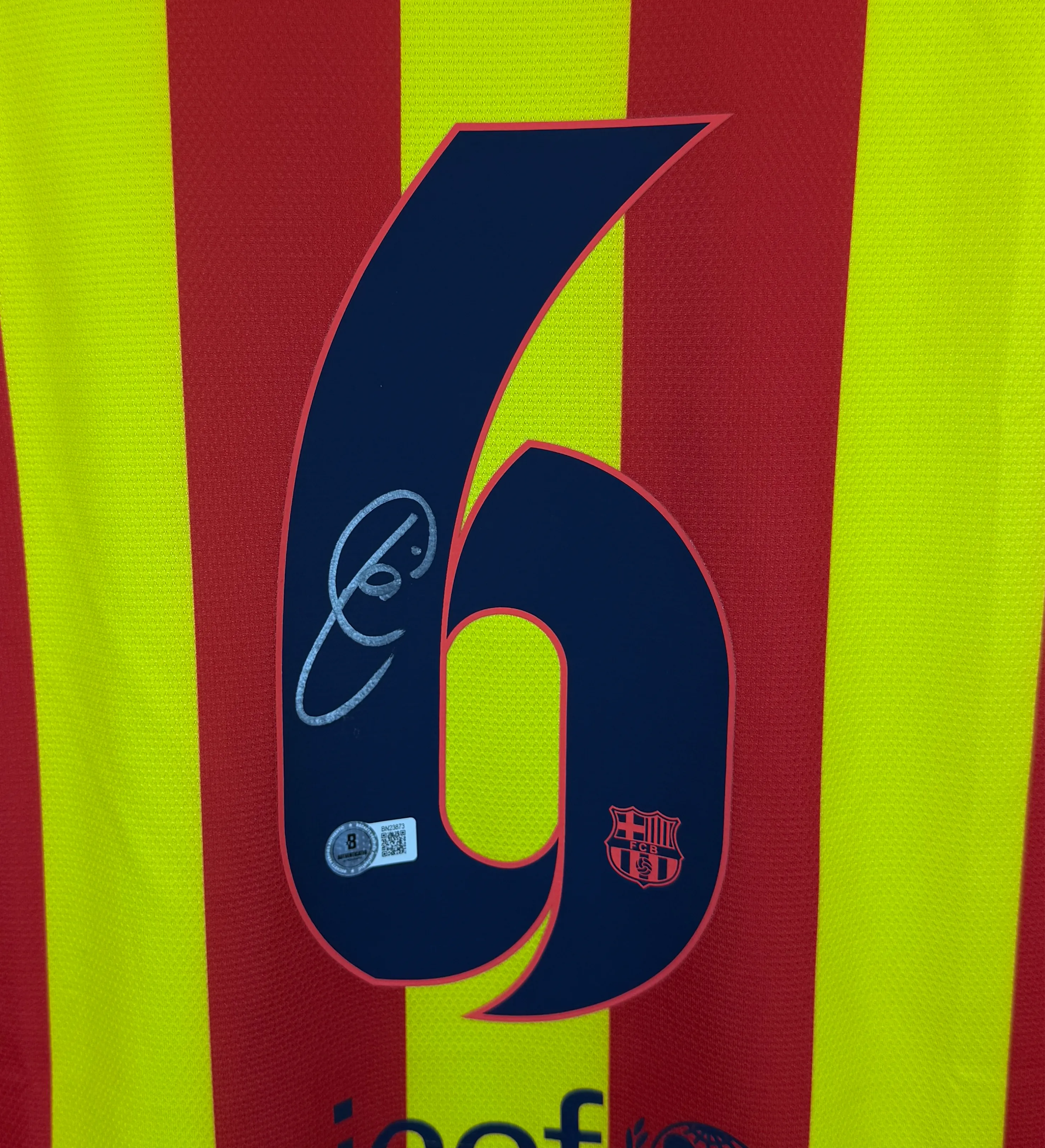 Camisa Autografada Barcelona Retro Xavi Temporada 2014/2015 — imagem 4 de 4