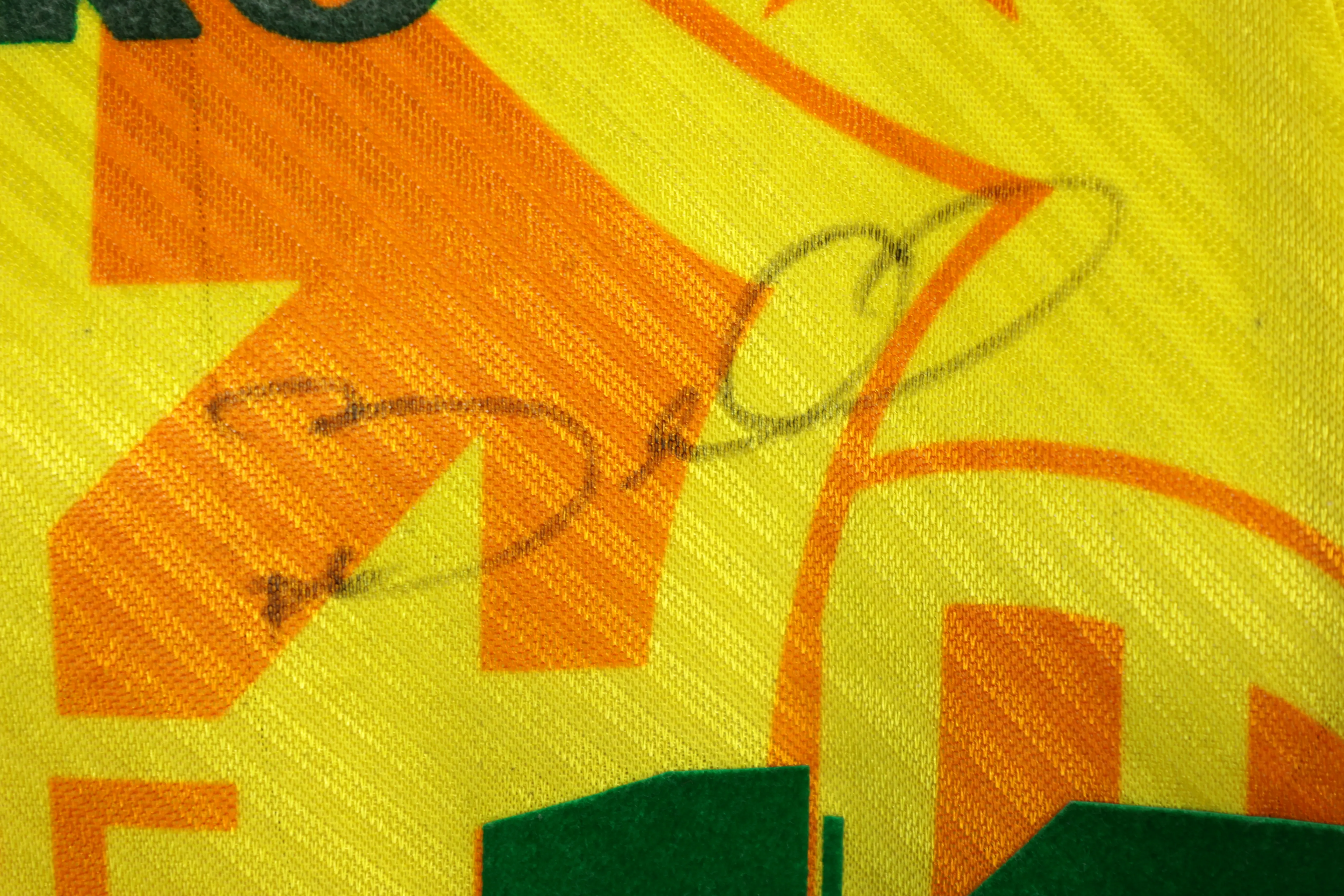 Camisa Brasil Ronaldinho Olímpiadas 1996 Autografada pelo Elenco — imagem 8 de 17