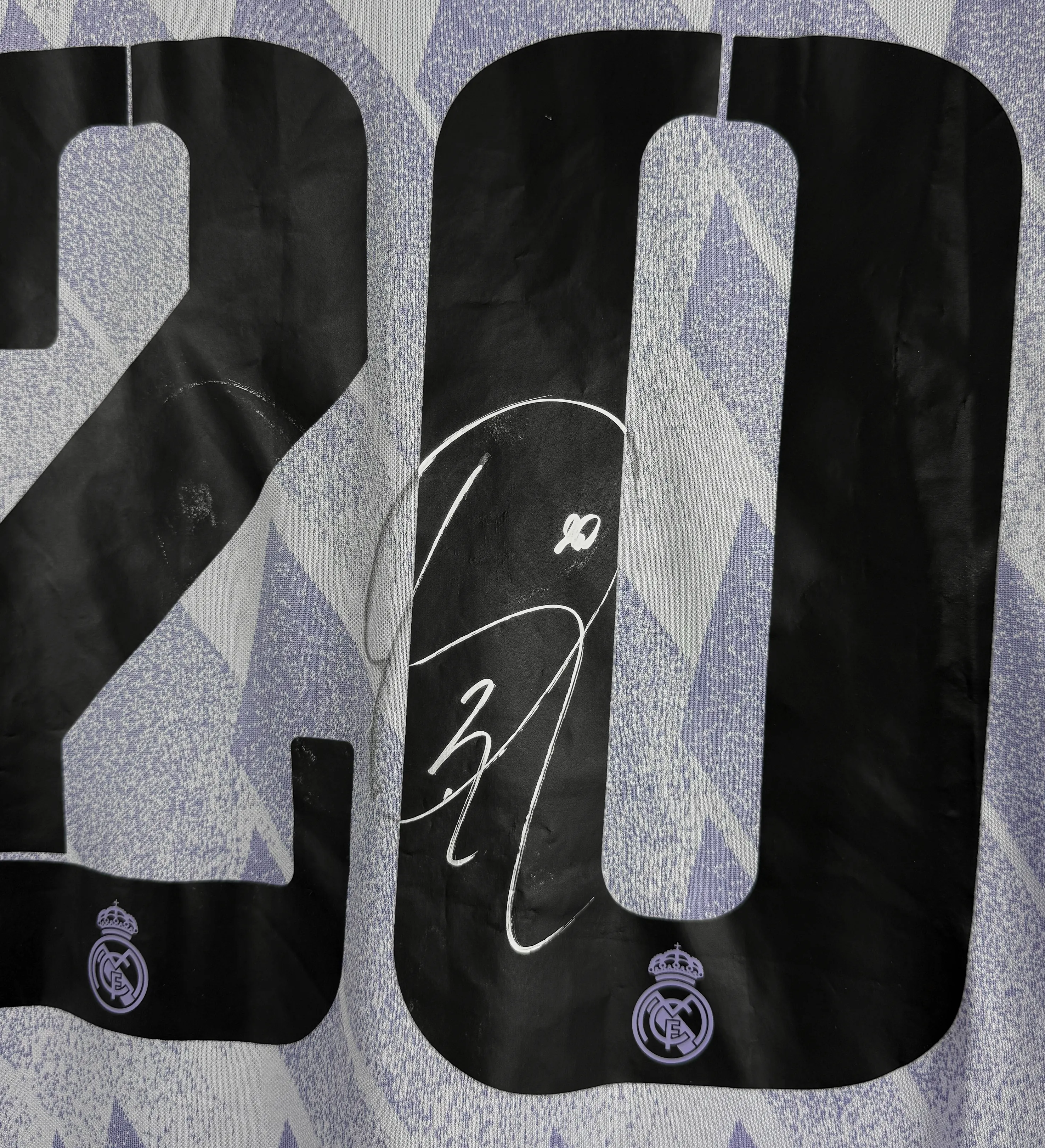 Real Madrid Warm-Up Shirt – Vini Jr – 2022/2023 Season – Signed by the Star — imagem 3 de 5