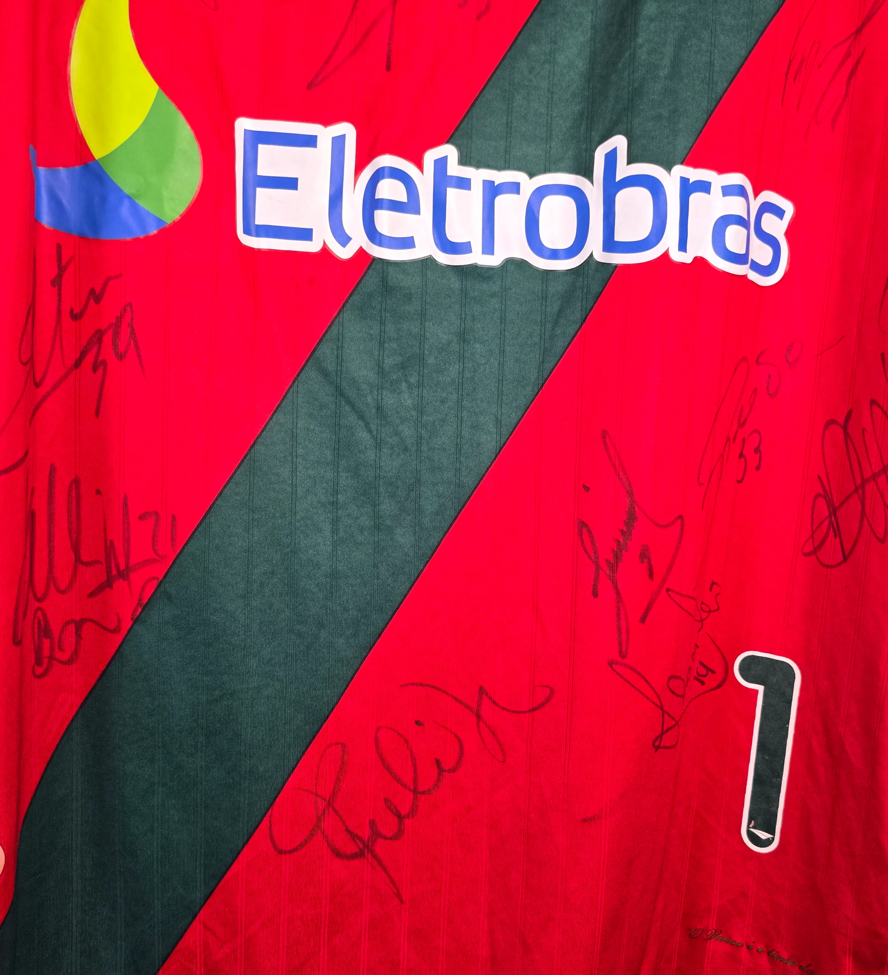 VASCO DA GAMA 2011 GOALKEEPER JERSEY COPA DO BRASIL CHAMPION #1 FERNANDO PRASS MATCH-WORN MODEL – SIGNED BY THE SQUAD: FERNANDO PRASS, FELIPE, DEDÉ, ALECSANDRO, FAGNER, ALLAN, JUNINHO, ELTON, ETC... ORIGINAL AUTOGRAPHS FROM THE ERA OF THE JERSEY — imagem 5 de 6