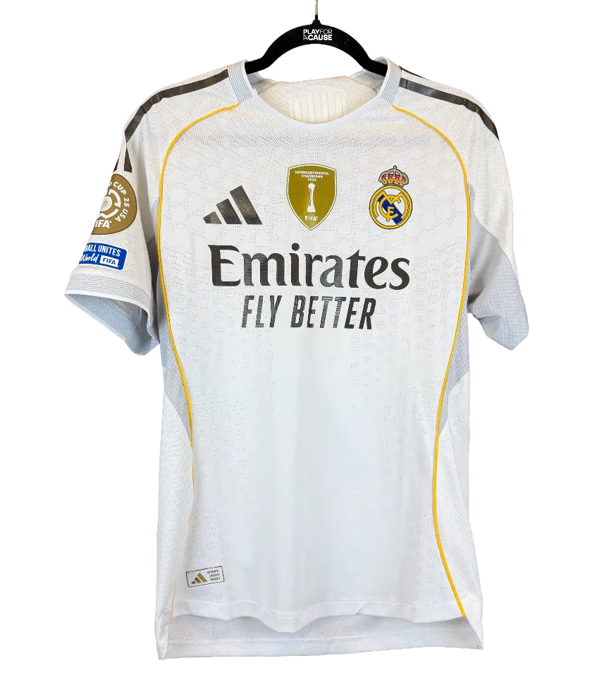announcements/1275af3b-31e0-41d3-8ee9-b3f55ec6e04b/1789591526265-camisa-oficial-real-madrid-autografada-vini-jr-1.webp