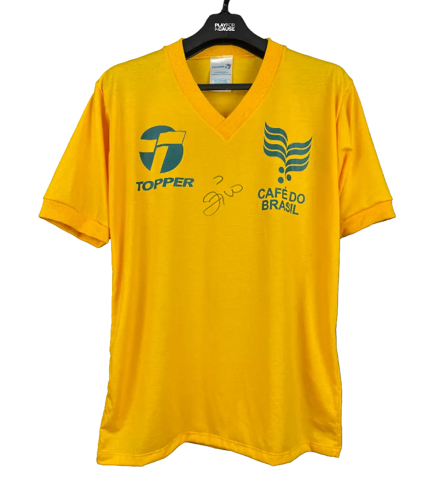announcements/15e8f147-b493-4f80-af1d-e535dd01c10c/1789154305974-camisa-treino-brasil-copa-do-mundo-1982-autografada-zico-1.webp