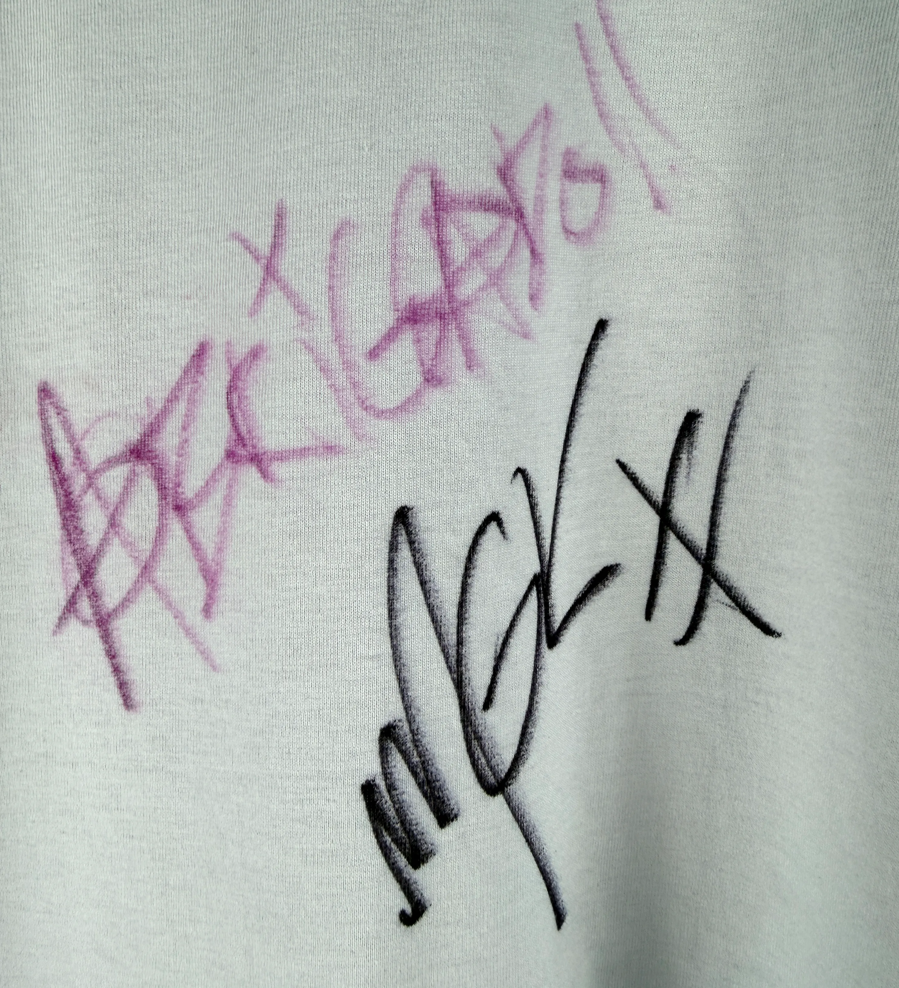Camiseta Autografiada por Machine Gun Kelly Rock In Rio 2026 — imagem 3 de 3