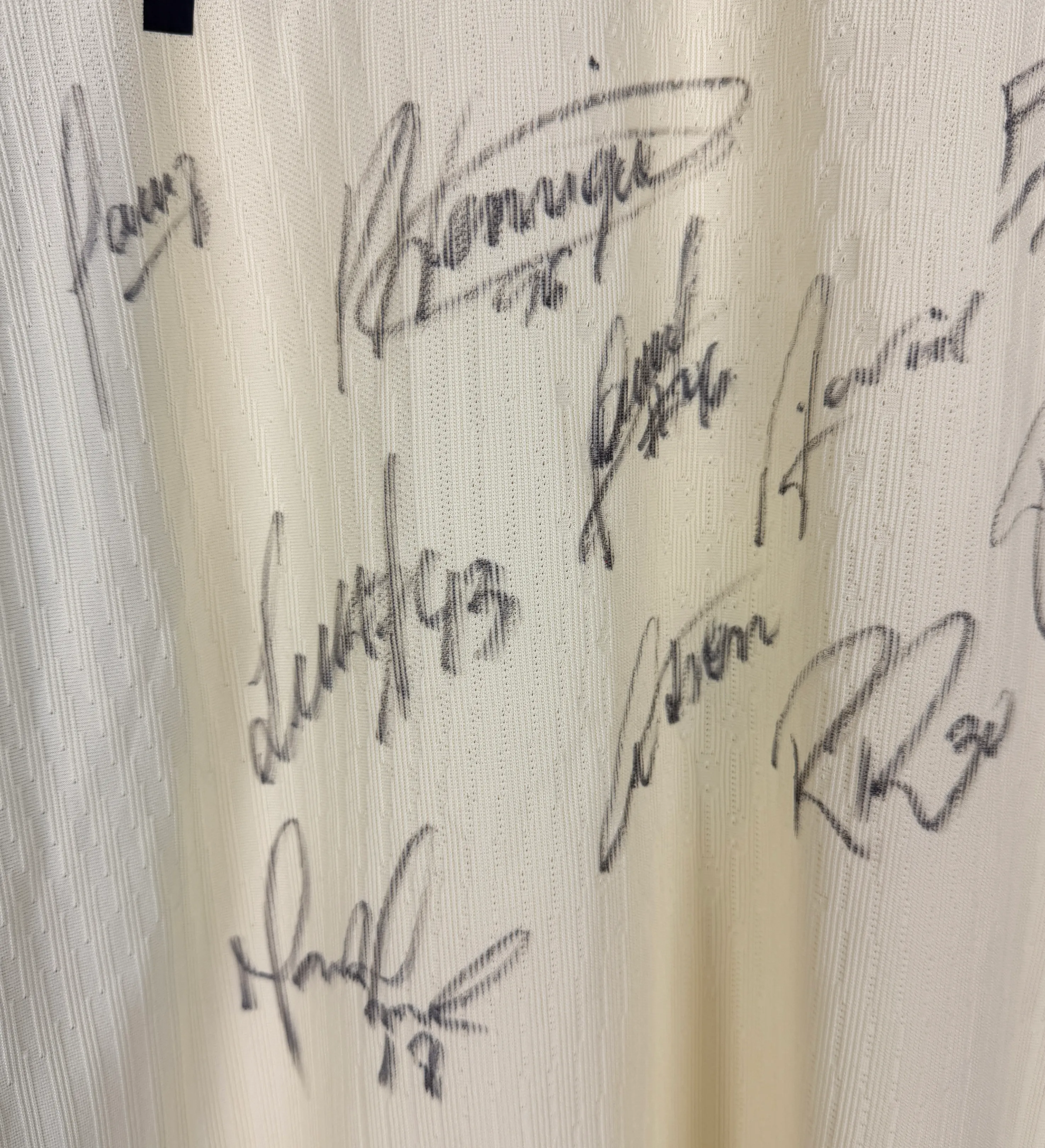 Vasco Third Jersey - Colidio #9 - 2026 Brazilian Championship - Vasco 3 x 1 Cruzeiro - Autographed by the entire squad — imagem 3 de 3