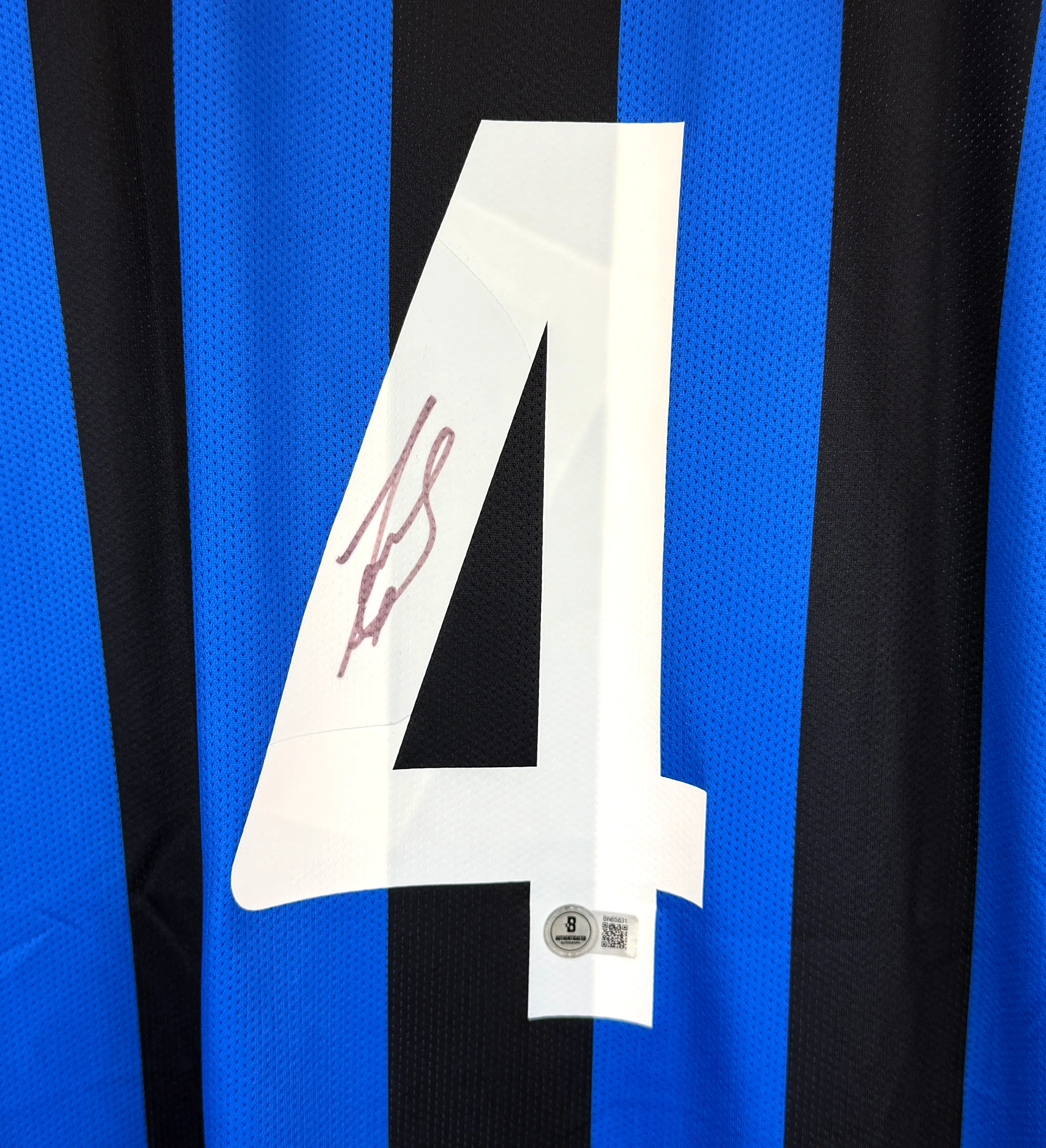 Camiseta Retro del Inter de Milán – Zanetti – Final de la Champions League 2010 – Autografada por el Crack – Certificación Internacional Beckett — imagem 3 de 3