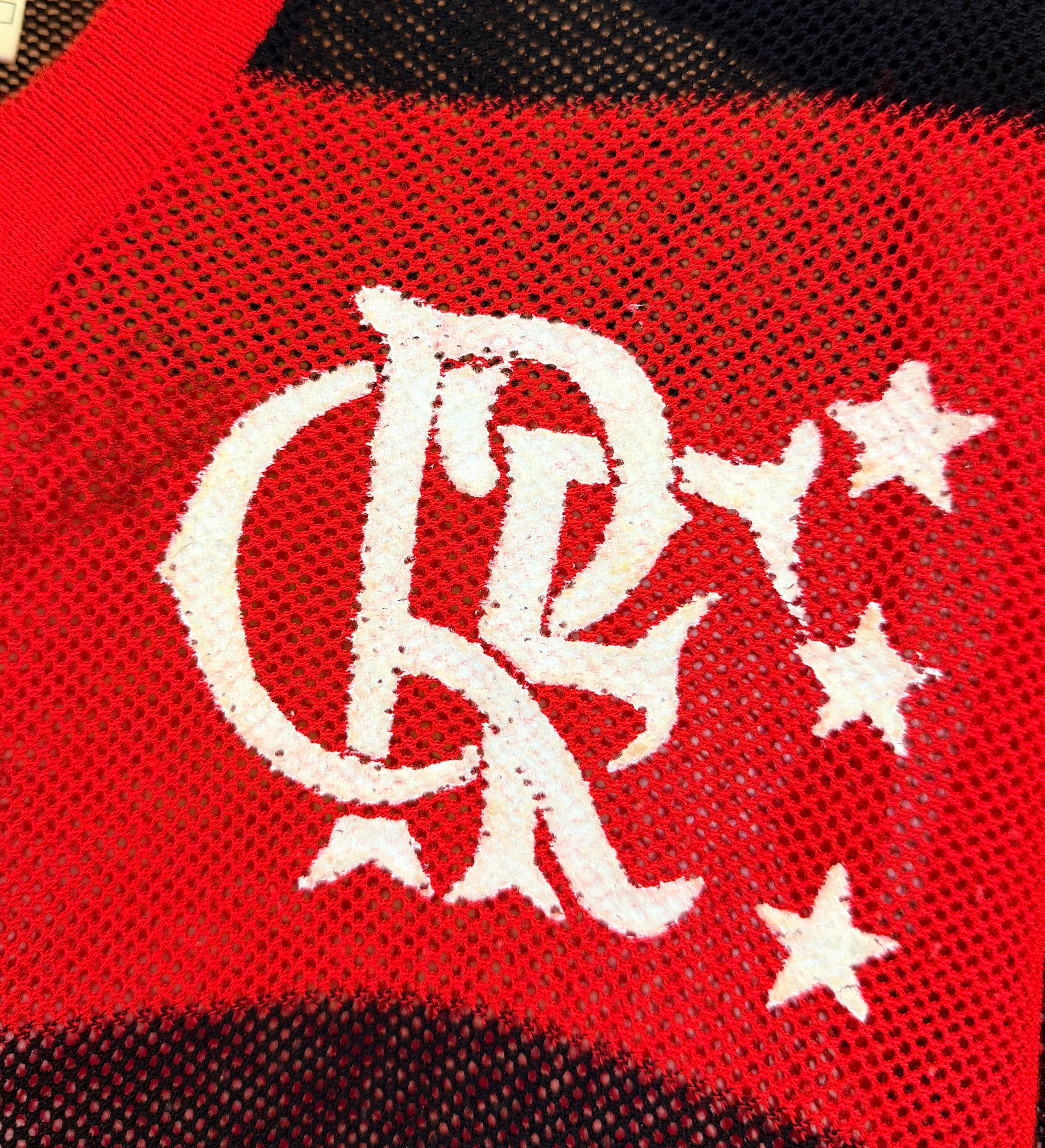 Camisa Flamengo Furadinha Libertadores 1981 Autografada pelo Ídolo Zico Foto de Autenticidade — imagem 4 de 5