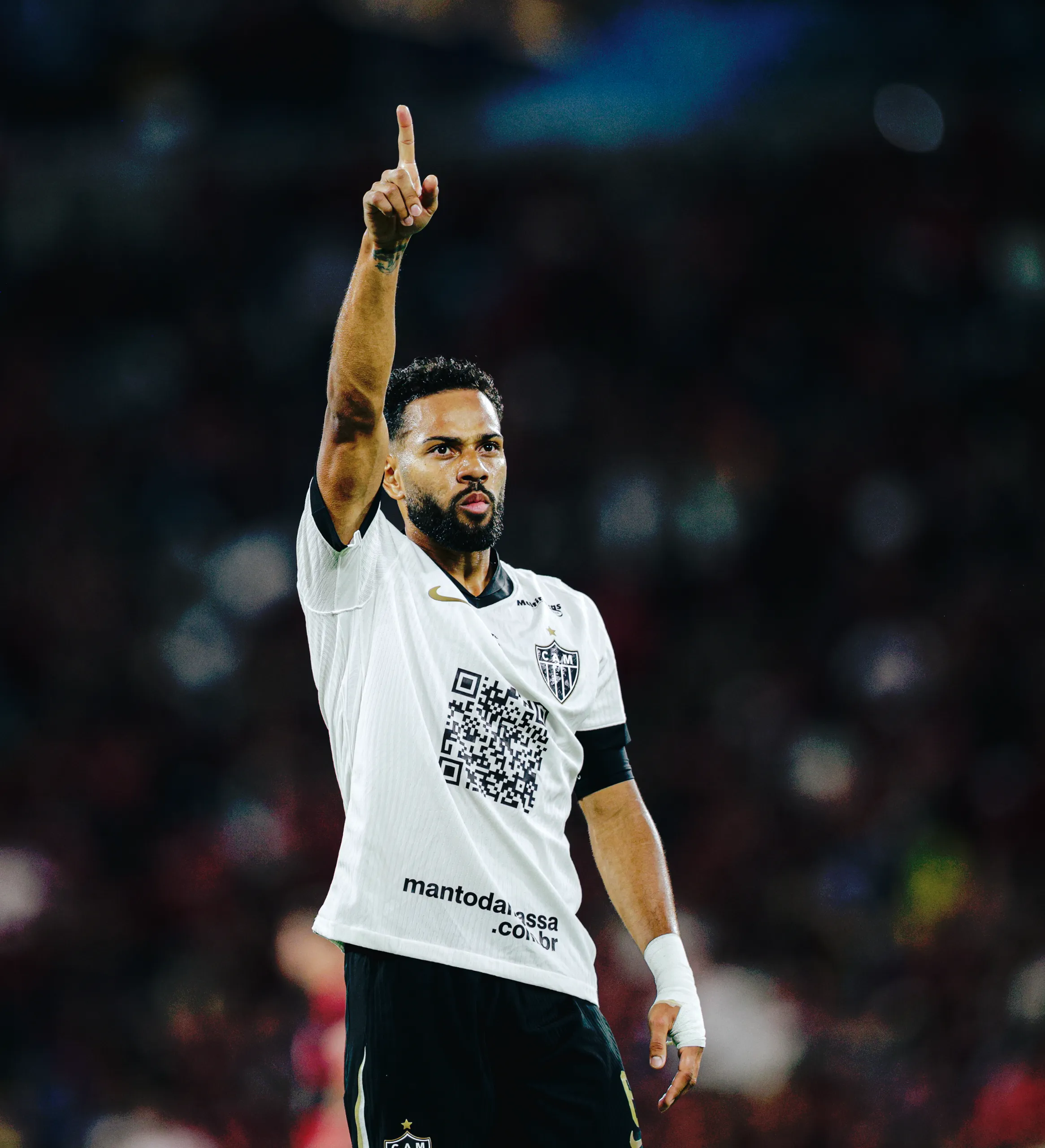 Camisa Atlético Mineiro Renan Lodi QR Code Manto da Massa Usado E Autografado — imagem 1 de 3