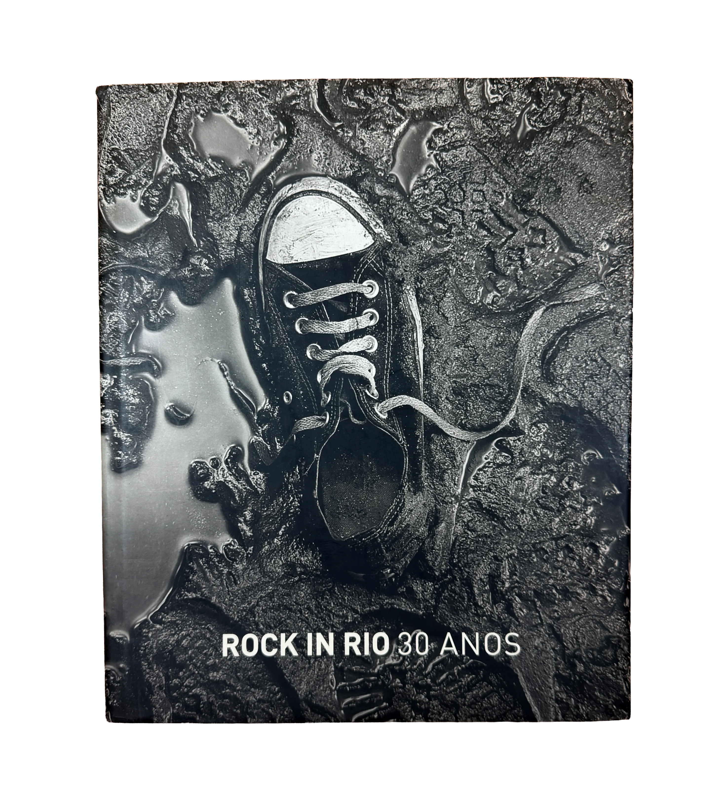 Livro Rock in Rio 30 Anos 2015 Autografado por Brian May ( Queen ) Faith no More Sepultura Mettalica Iron Maiden Evanescense Alicia Keys Coldplay Shakira Katy Perry Ivete Gil Pitty Nando Reis — imagem 1 de 11