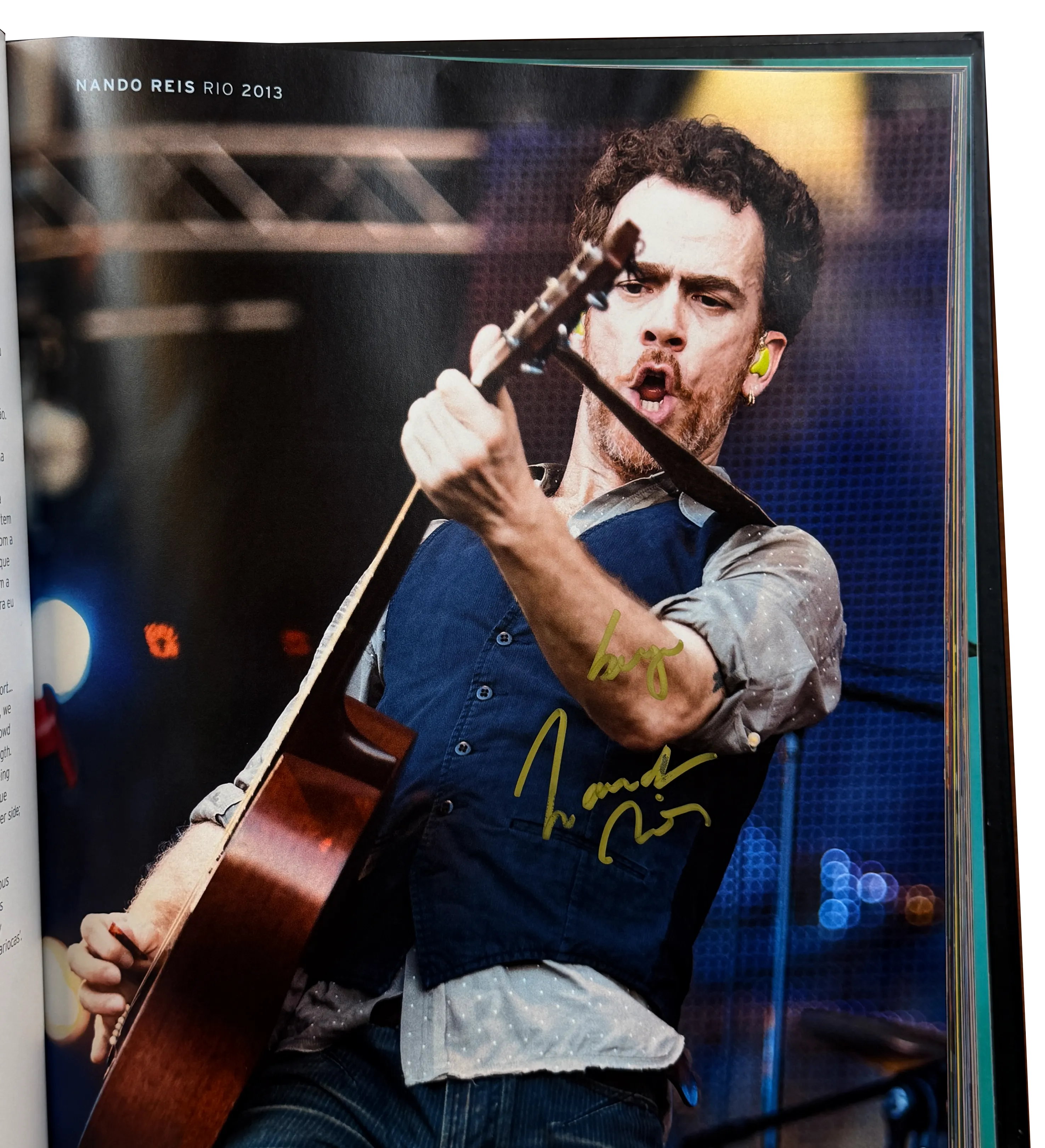 Livro Rock in Rio 30 Anos 2015 Autografado por Brian May ( Queen ) Faith no More Sepultura Mettalica Iron Maiden Evanescense Alicia Keys Coldplay Shakira Katy Perry Ivete Gil Pitty Nando Reis — imagem 8 de 11