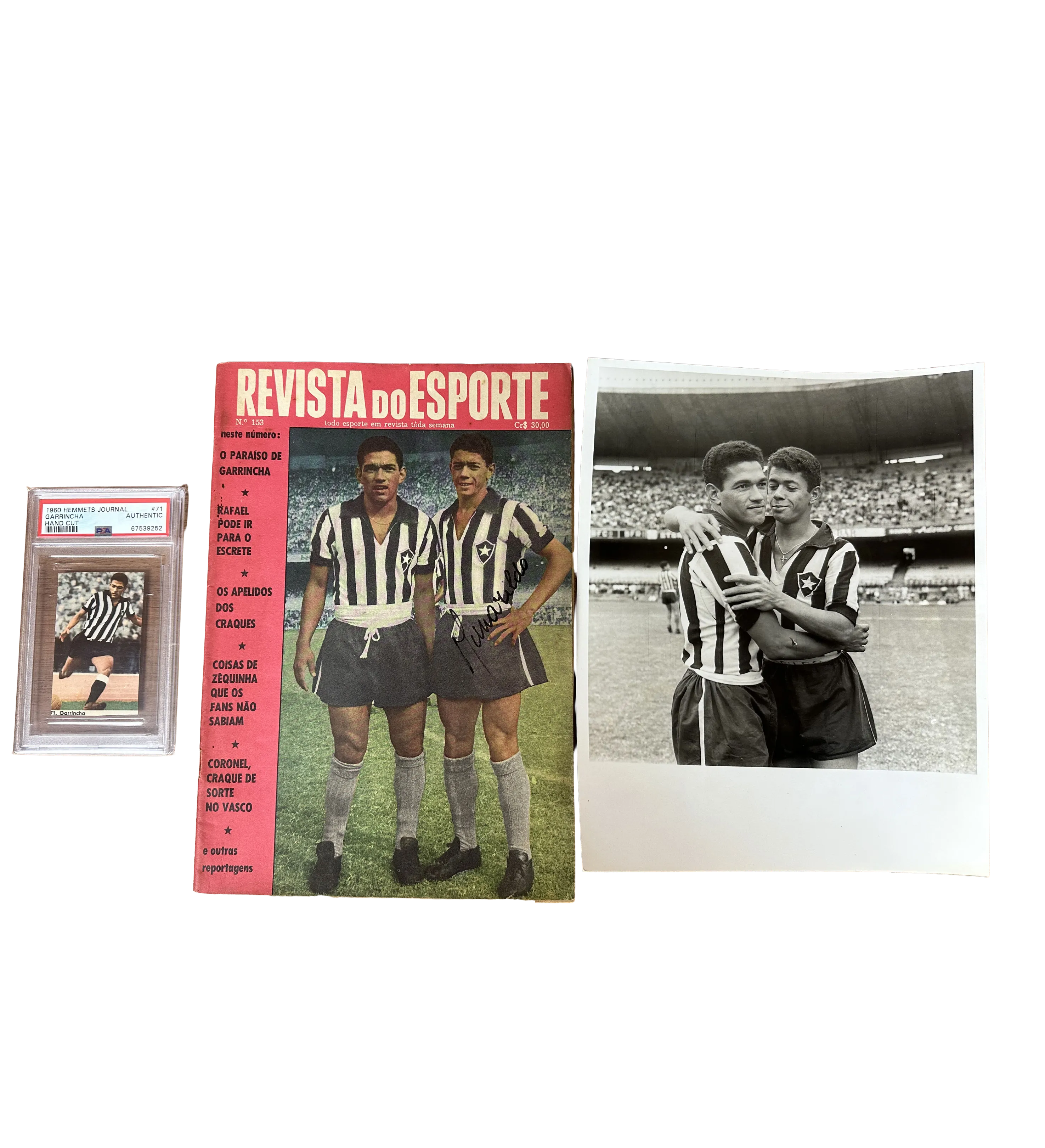 Revista do Esporte No. 153 (1962) – Garrincha & Amarildo – Signed by Amarildo – Hemmets (Swedish Newspaper) Clipping No. 71 (1960) Featuring Garrincha – PSA Authentication – Original Photograph of Garrincha and Amarildo with Botafogo (O Globo Photographic — imagem 1 de 5