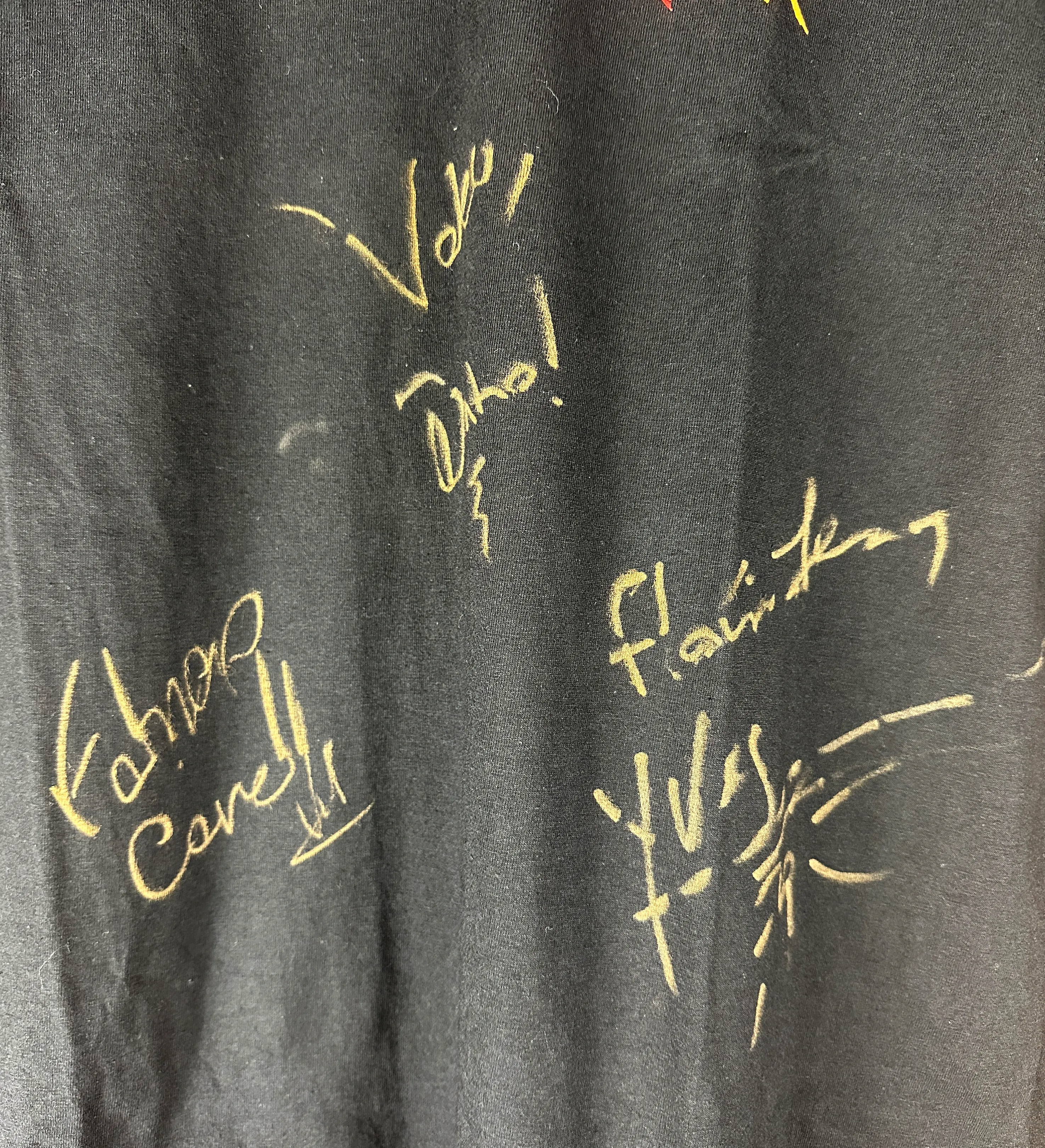 Capital Inicial autographed kit with T-shirt + Setlist + Guitar pick — imagem 8 de 12