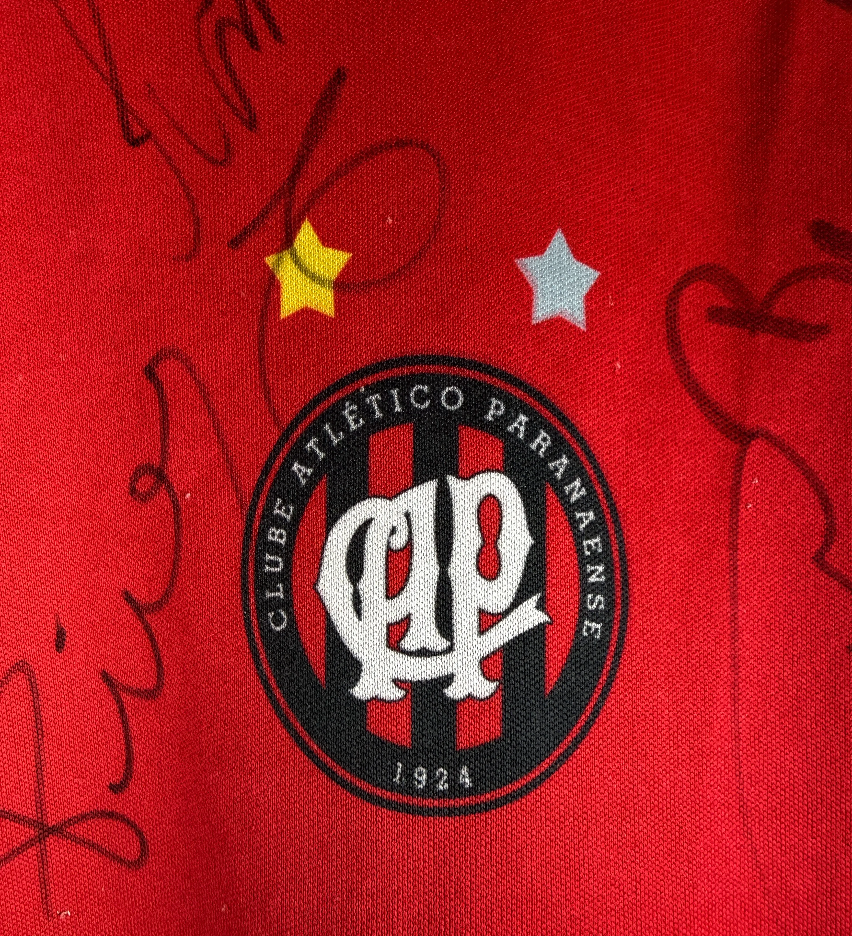 2001 Athletico Paranaense Umbro Training Jersey Signed by the Squad — imagem 3 de 3