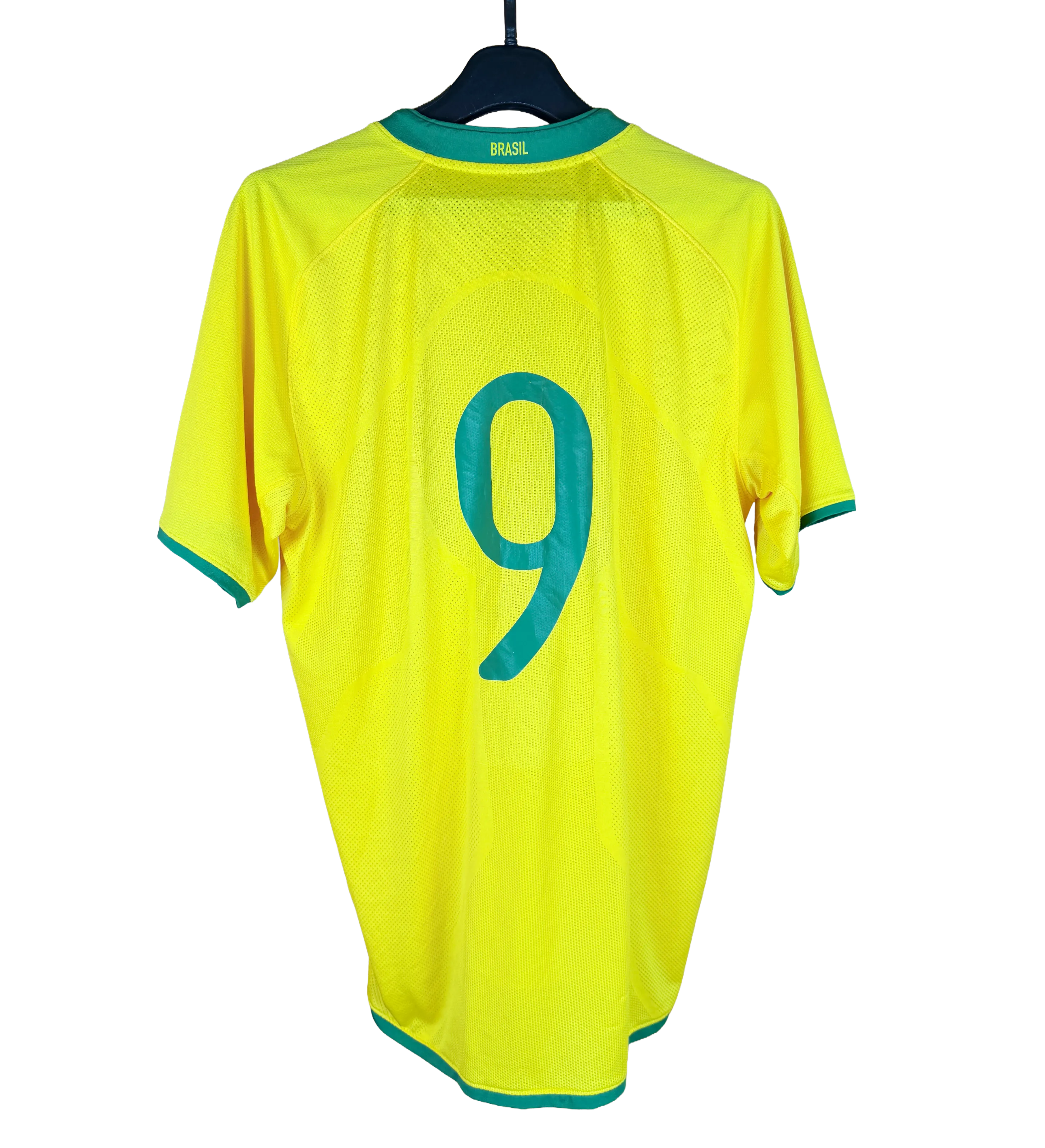 Brazil National Team Jersey - No. 9 - 2009 Season - Autographed by the Squad (1) — imagem 2 de 3