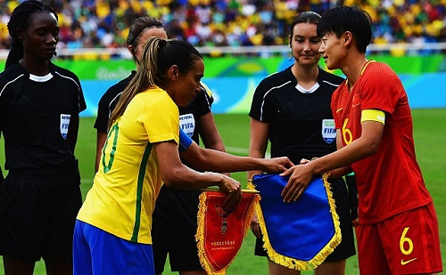 Finalists' pennant signed by the national teams - FIFA Women's World Cup 2027 -copia-XLO69824-copia-BKW33458 — imagem 1 de 1
