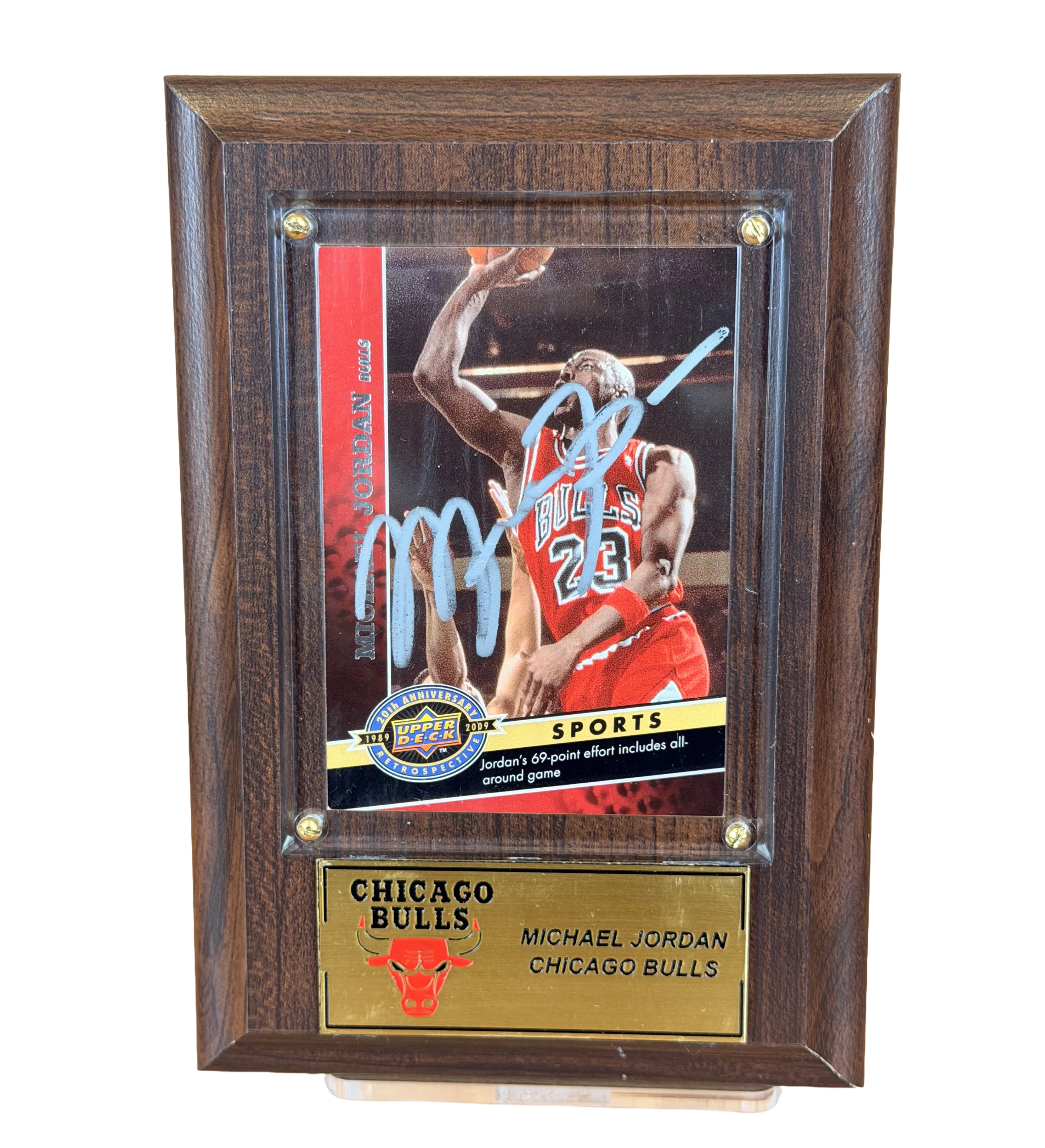 announcements/3e23180e-6837-4b2d-b9ad-86d5ae83247e/1785426787022-quadro-16x11-card-180-michael-jordan-2009-autografado-1.webp