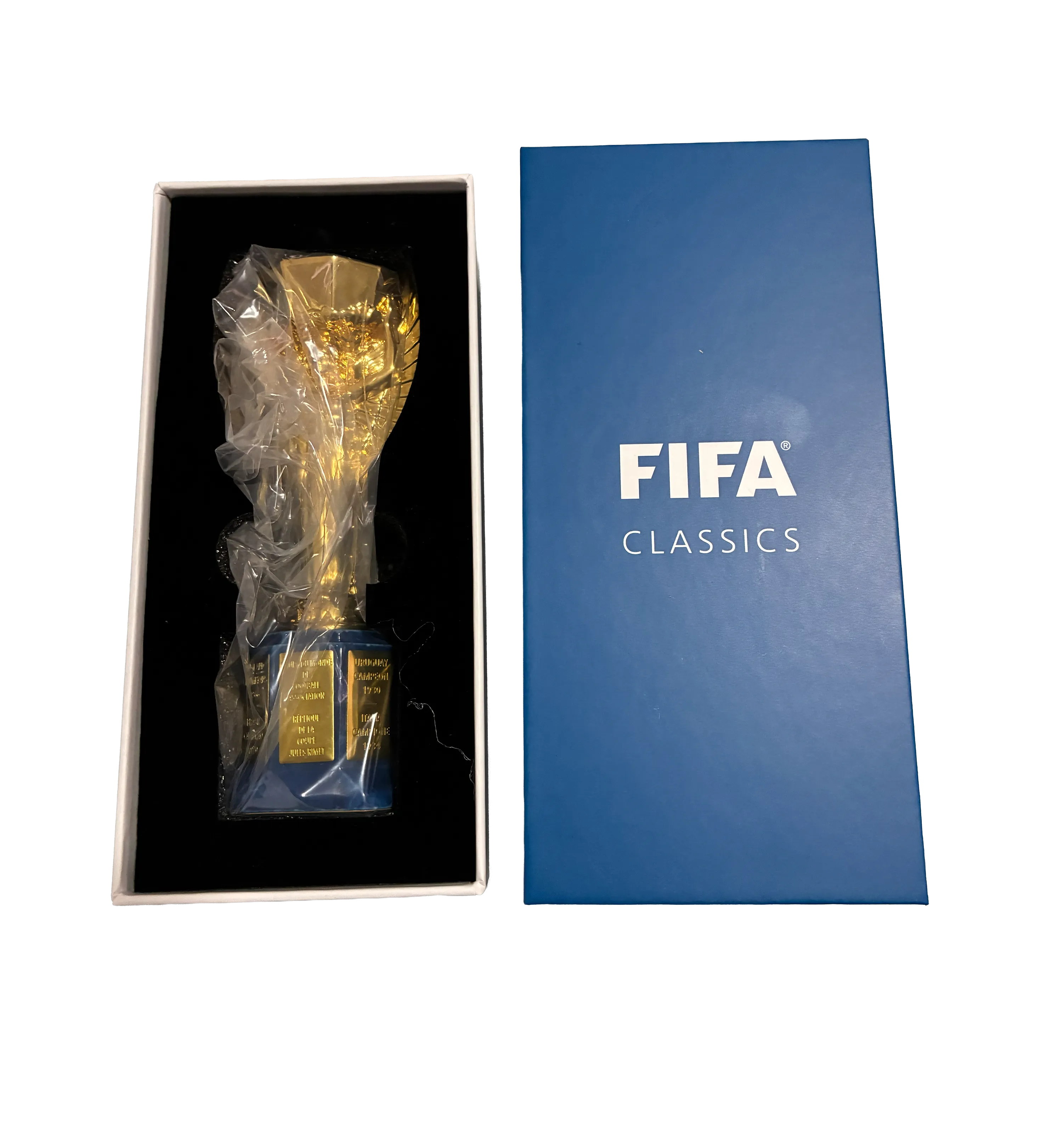 Official FIFA Mini Trophy – Jules Rimet – Tribute to the 1970 World Cup Three-Time Champions + Brazil Jersey – Gérson “Canhotinha” #8 – Replica – Signed by the Legend (Includes Autograph Authenticity Photo) — imagem 4 de 7