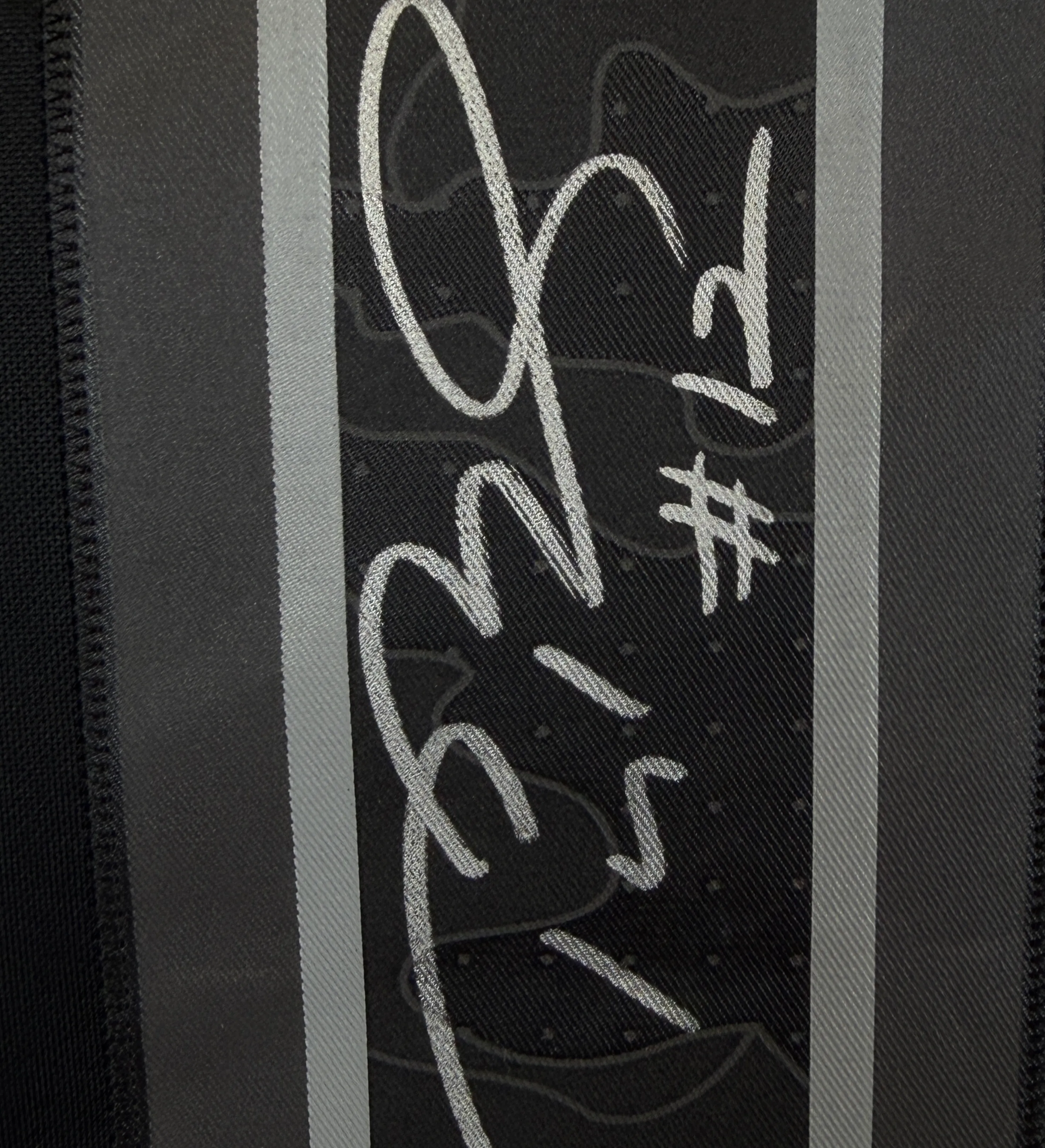 Camisa Oficial Edição Limitada Tampa Bay Buccaneers Tom Brady All Black Temporada 2022 Autografada pelo Ídolo — imagem 3 de 3