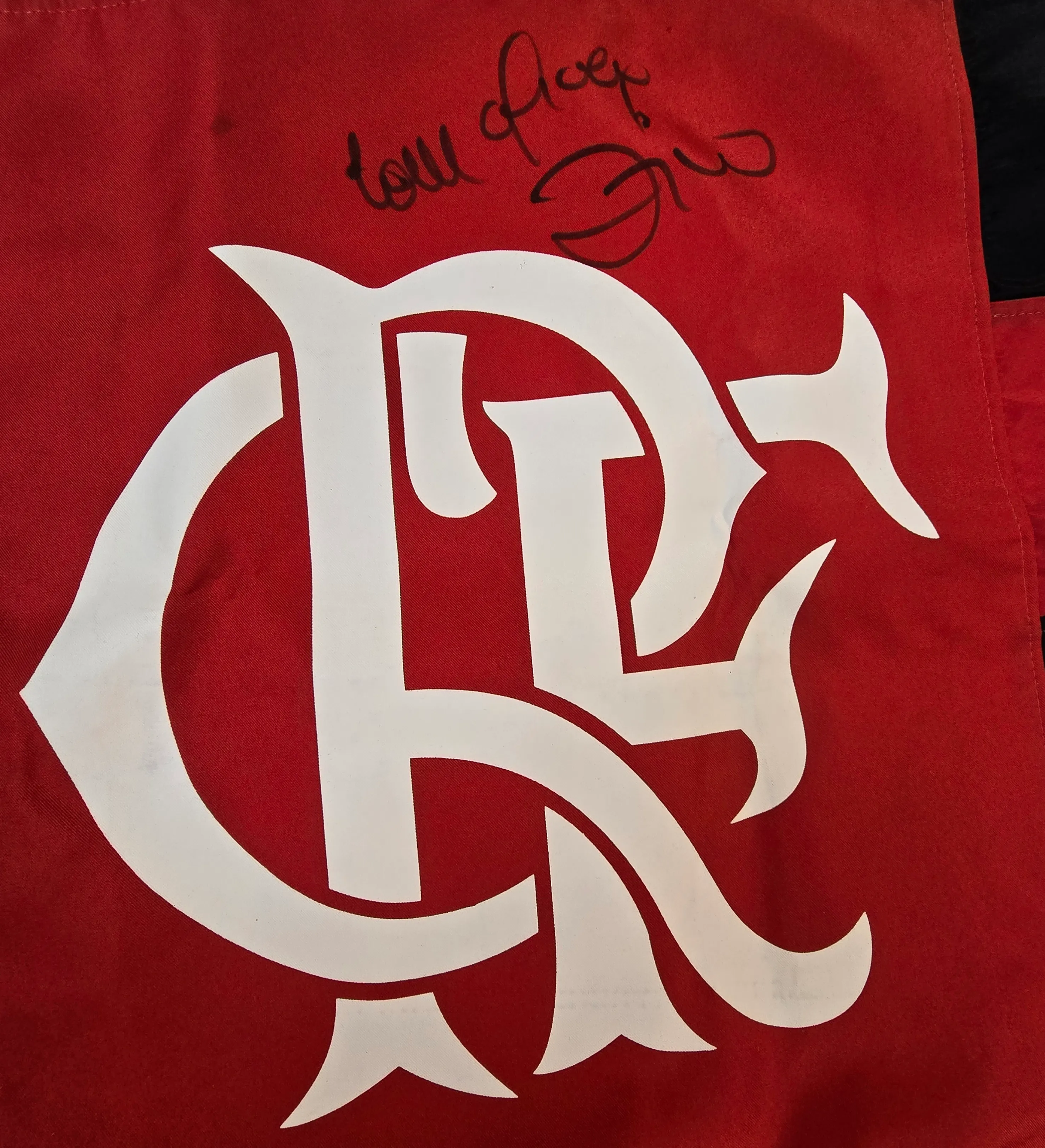 BANDERA OFICIAL FLAMENGO AUTOGRAFIADA POR ZICO. DOBLE CARA. TAMAÑO 1,30 x 0,90 m. — imagem 2 de 3