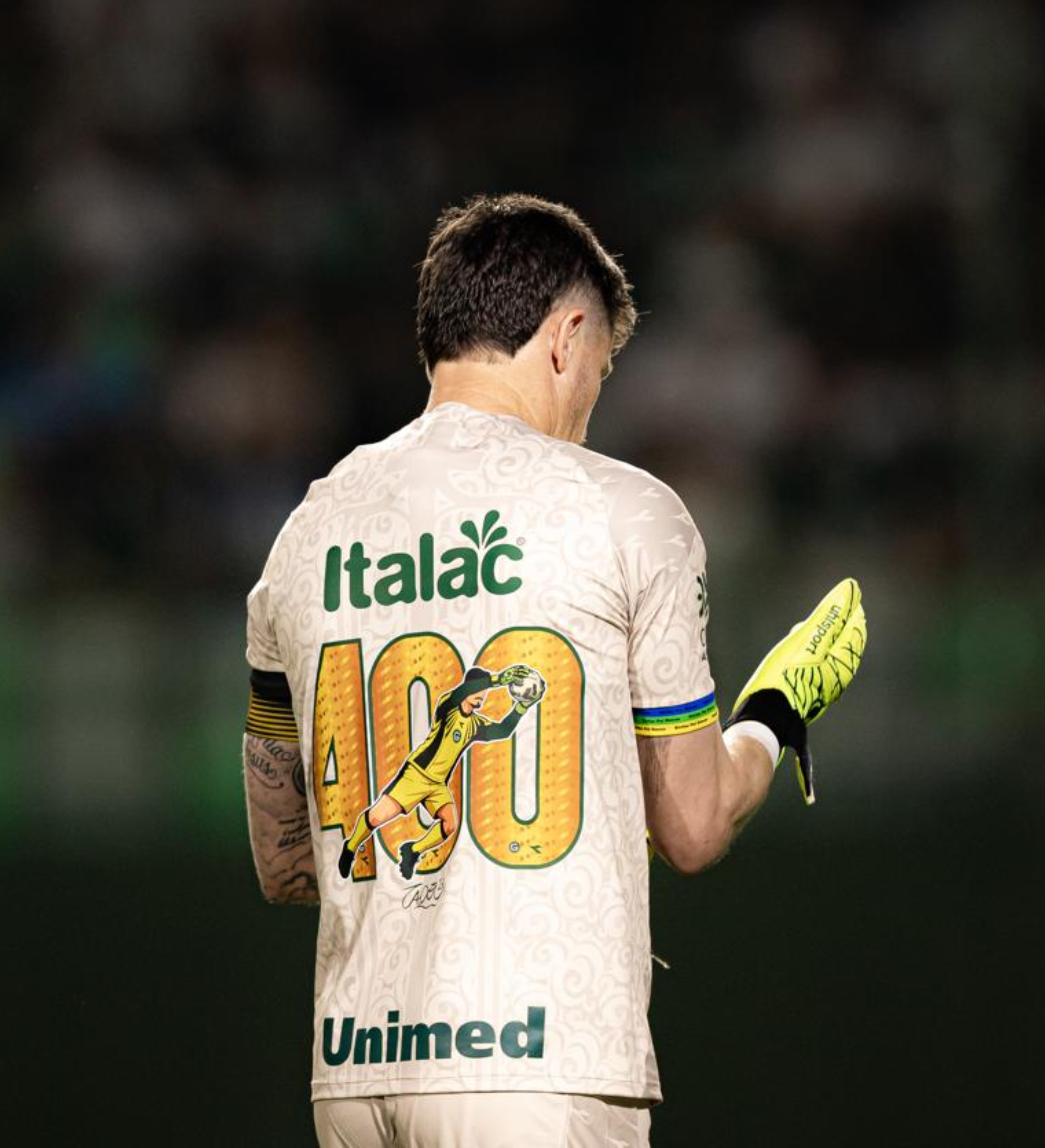 Camisa Goiás Tadeu Especial 400 jogos GOI x SBC Usada e Autografada + Entrega Presencial com Tadeu no CT — imagem 1 de 7