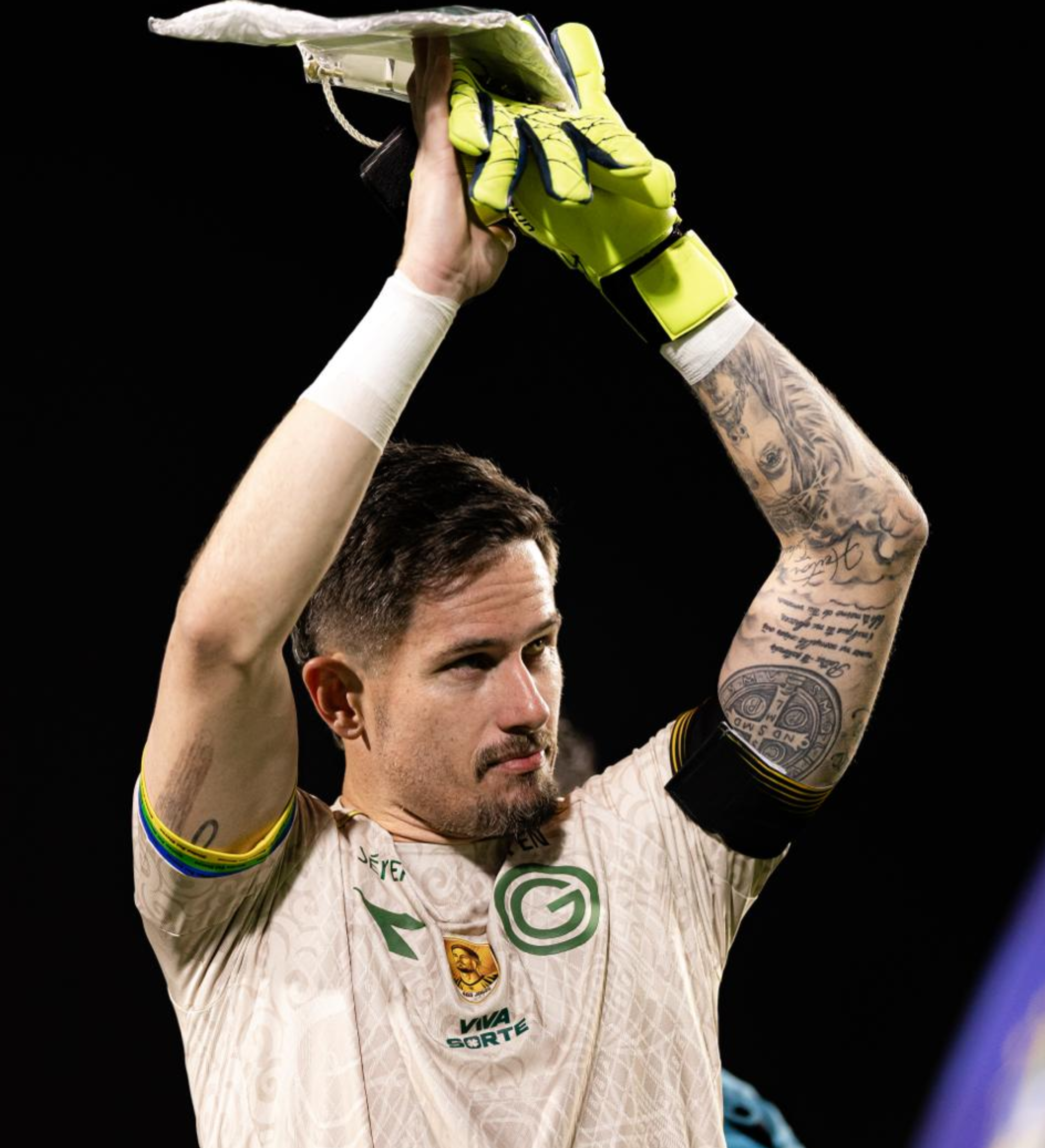 Camisa Goiás Tadeu Especial 400 jogos GOI x SBC Usada e Autografada + Entrega Presencial com Tadeu no CT — imagem 4 de 7