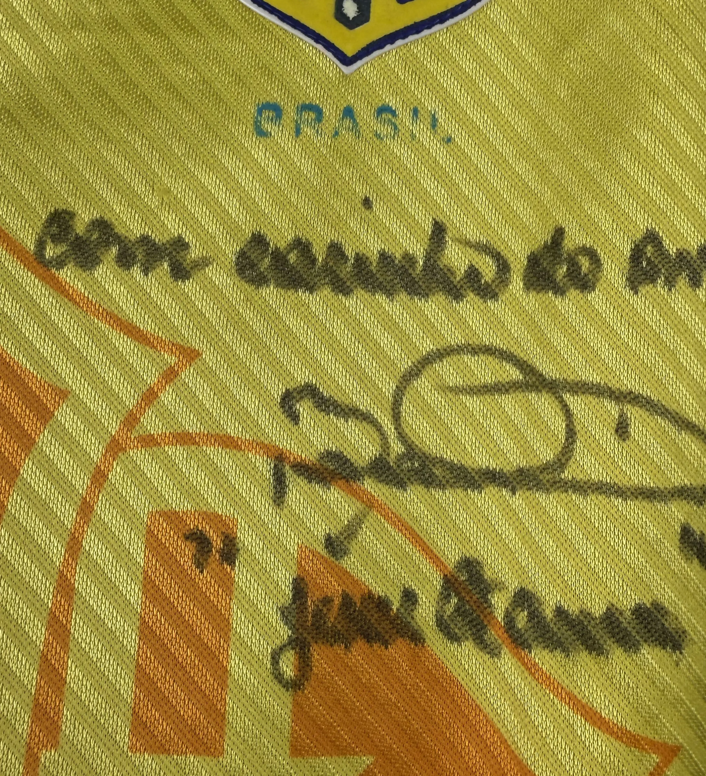 Brazil National Football Team Jersey – Bebeto – 1993/1994 Season – Signed by the Star — imagem 3 de 3