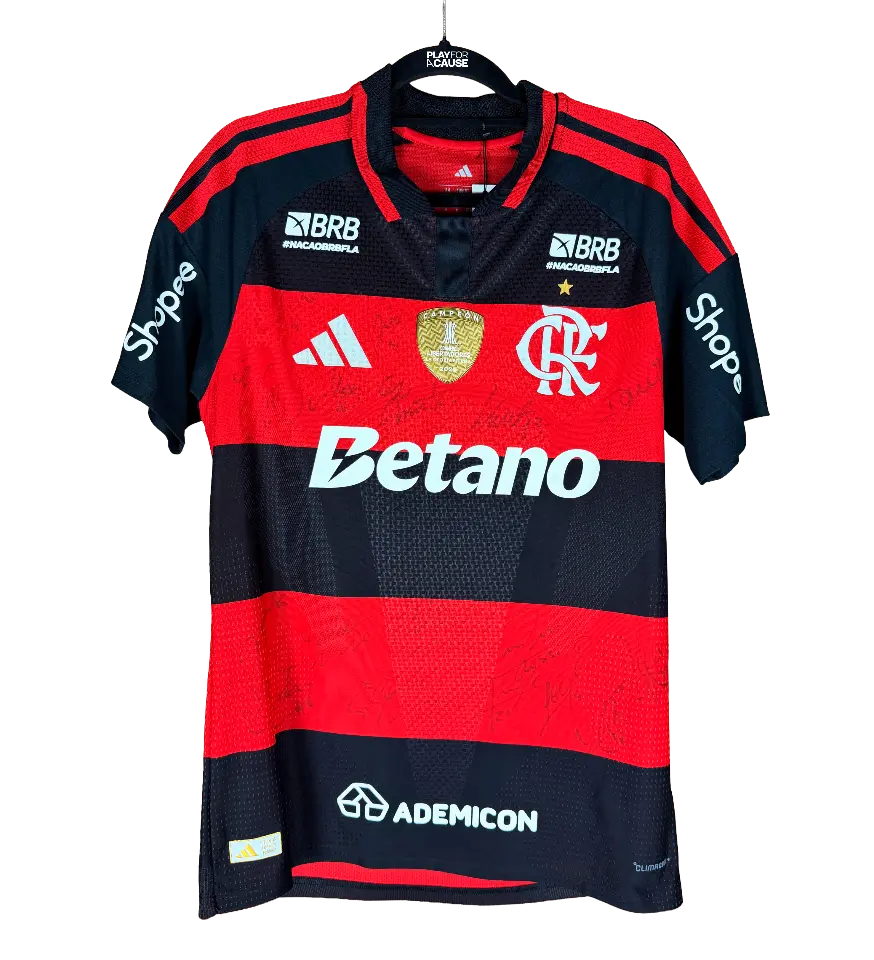 announcements/4b6a93ef-2d09-4c0d-ad0f-91ca0999c57c/1790803755277-camisa-flamengo-arrascaeta-copa-do-brasil-autografada-por-todo-elenco-1.webp