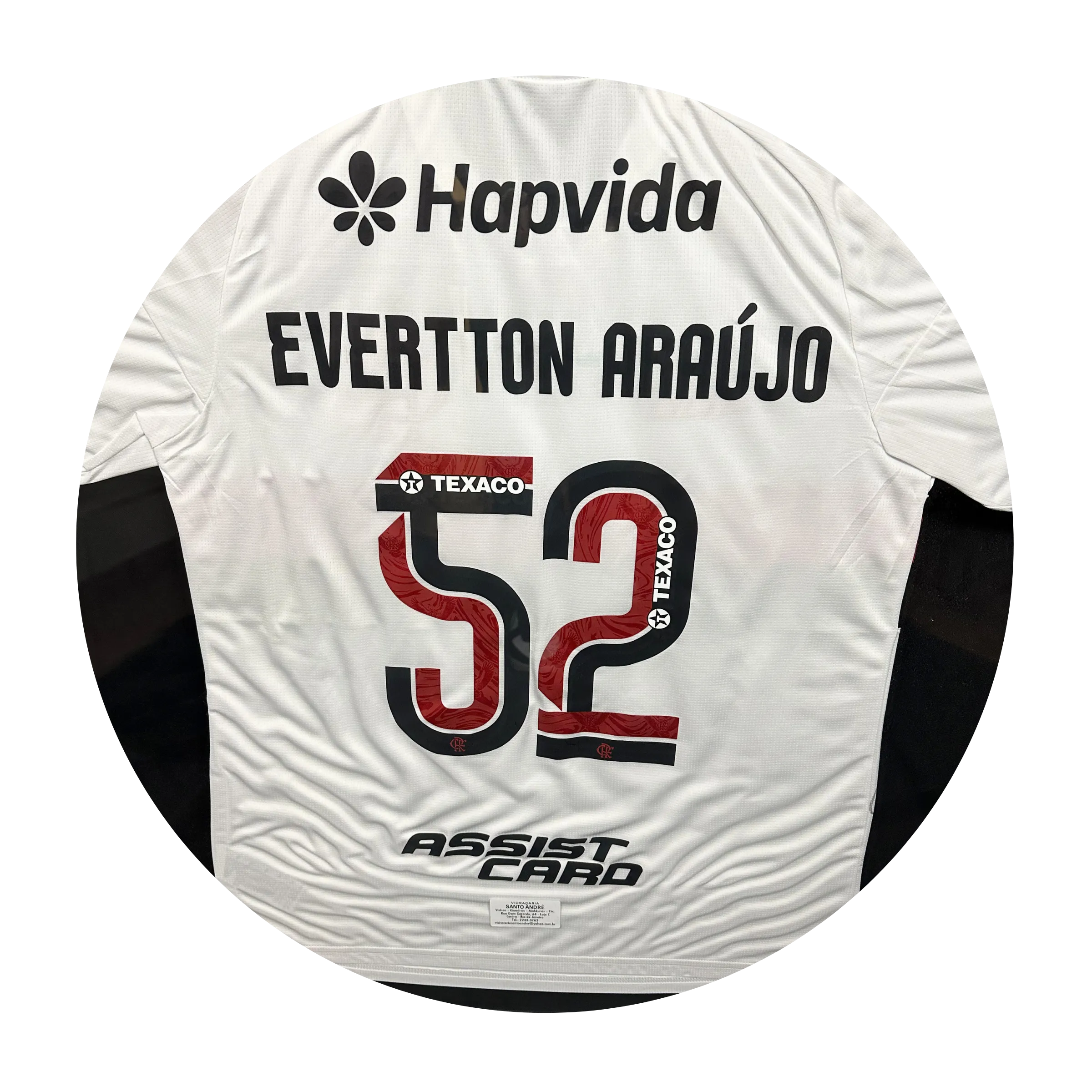 Framed Flamengo Jersey – Évertton Araújo #52 – White Edition – 2026 Season – Autographed by the Squad — imagem 4 de 4