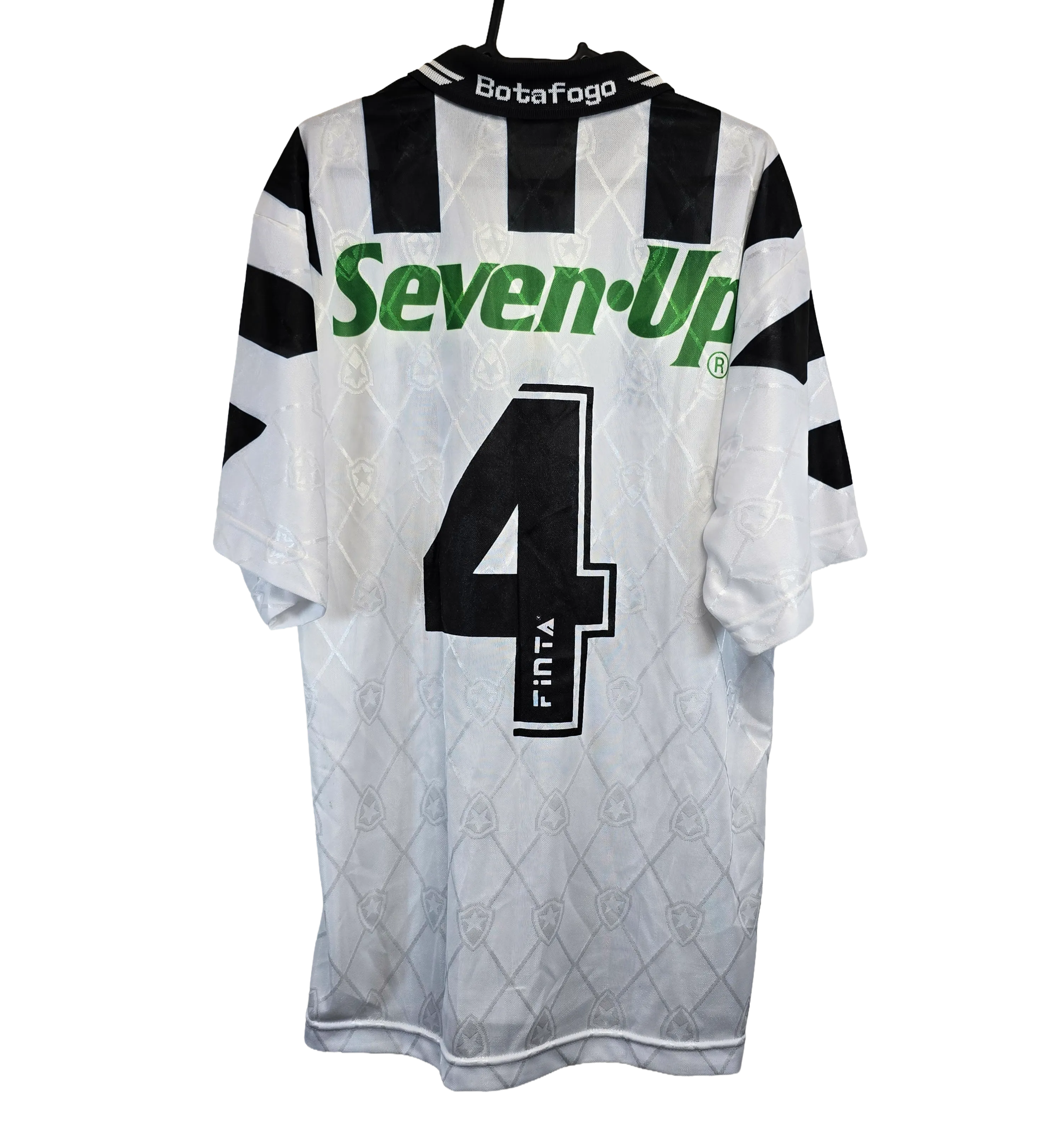 BOTAFOGO 1995/1996 MATCH JERSEY #4 PAINTED – AUTOGRAPHED BY DEFENDER GONÇALVES. WITH 1995 BRAZILIAN CHAMPION PATCH — imagem 2 de 4