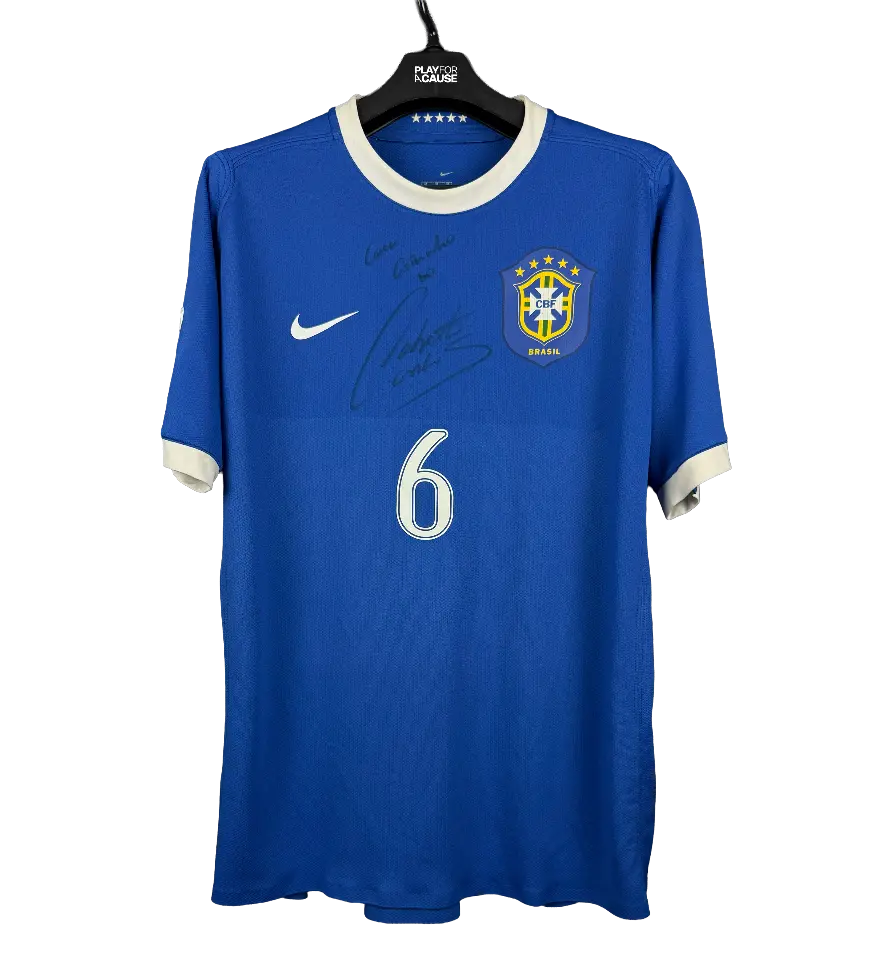 announcements/5650f0c8-27ae-4a9a-9220-1139c5653402/1789154421933-camisa-azul-roberto-carlos-copa-do-mundo-autografada-1.webp