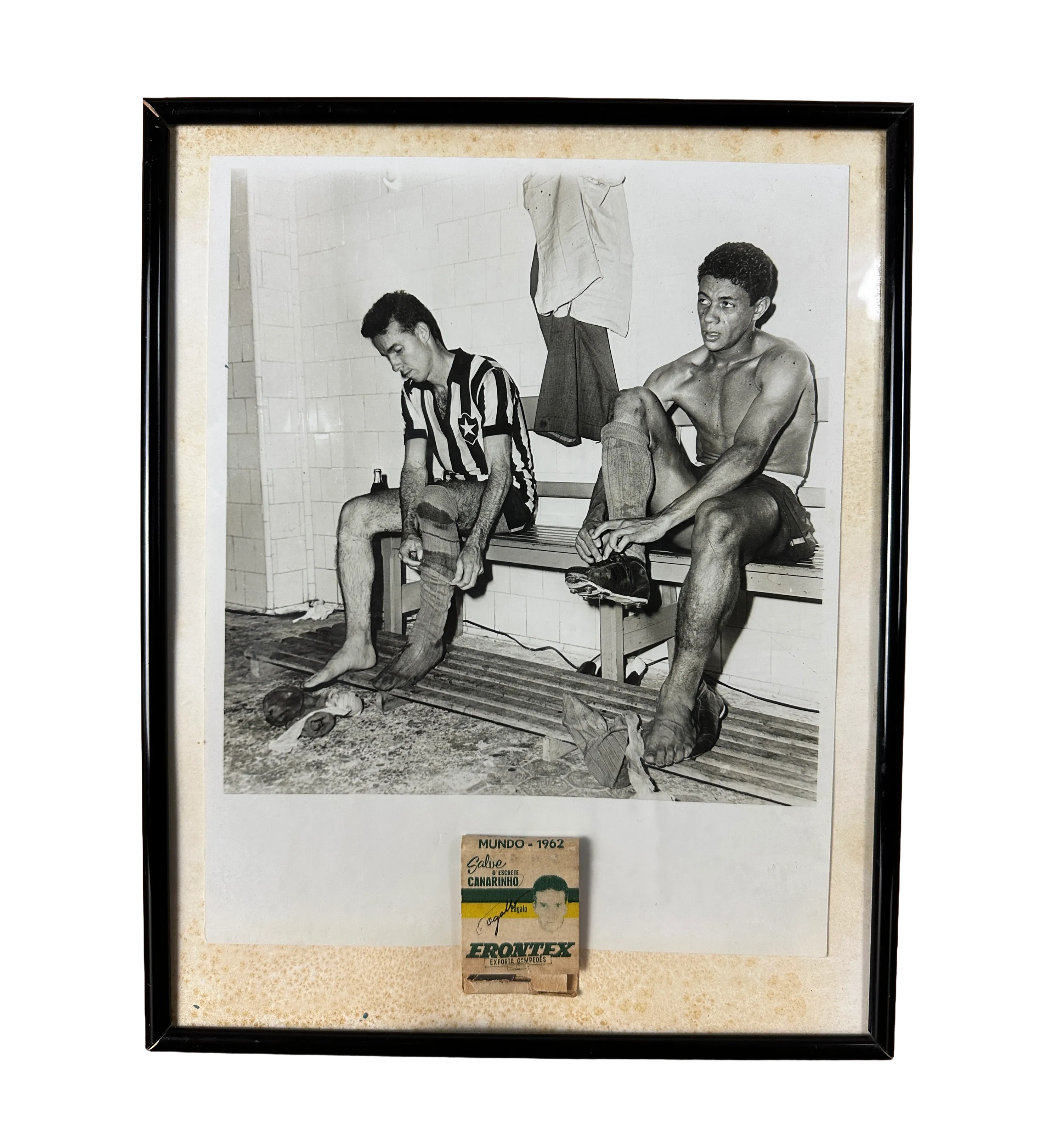 Cuadro – Zagallo – Foto Original de Zagallo y Amarildo en Botafogo (1958) – Archivo O Globo + Caja de Fósforos Original del Mundial 1962 – Autografiado por el Ídolo Zagallo — imagem 1 de 3