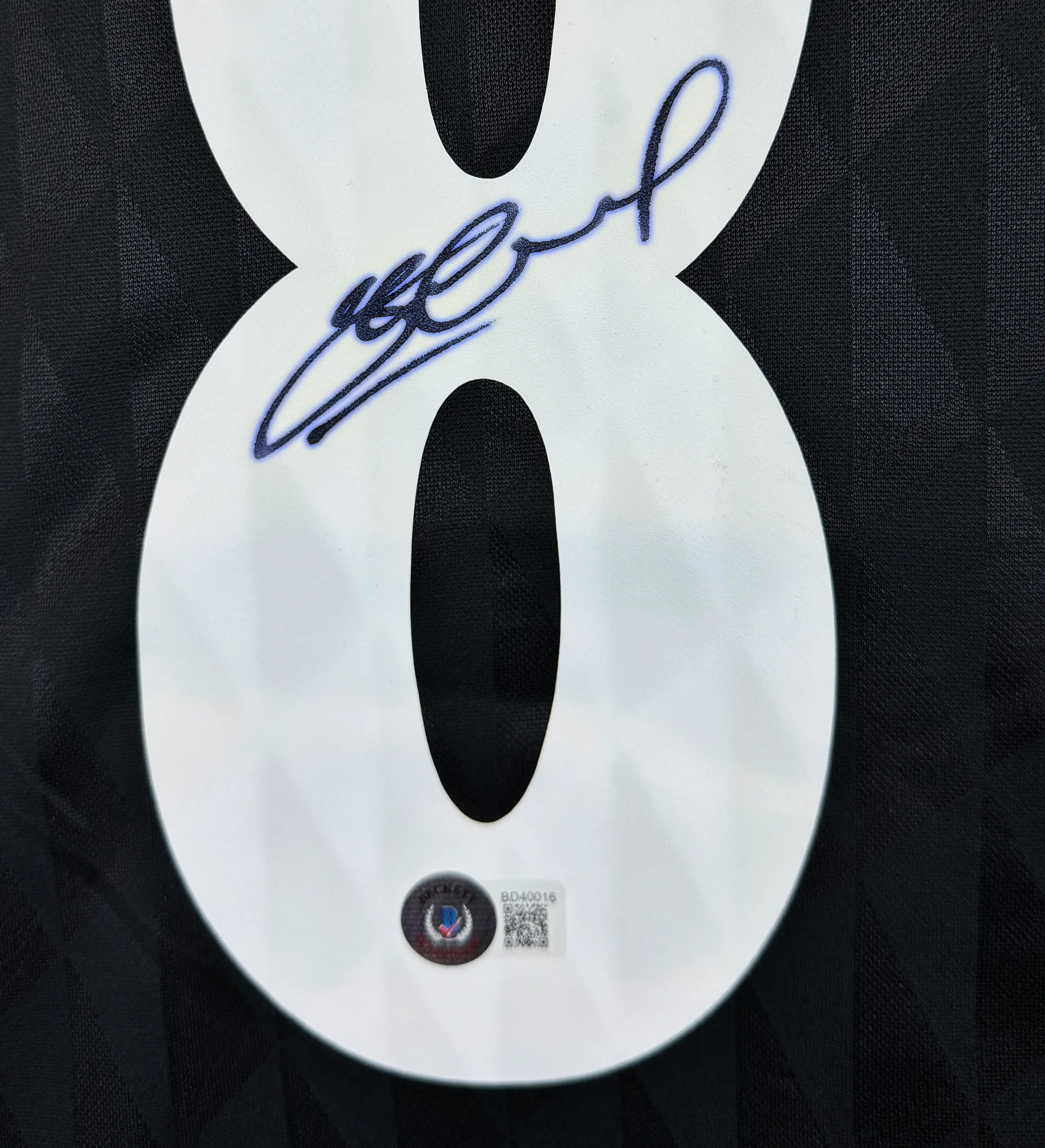 Liverpool Retro Jersey – Gerrard – 2010/2011 Season – Signed by the Legend – Beckett International Certification — imagem 3 de 3