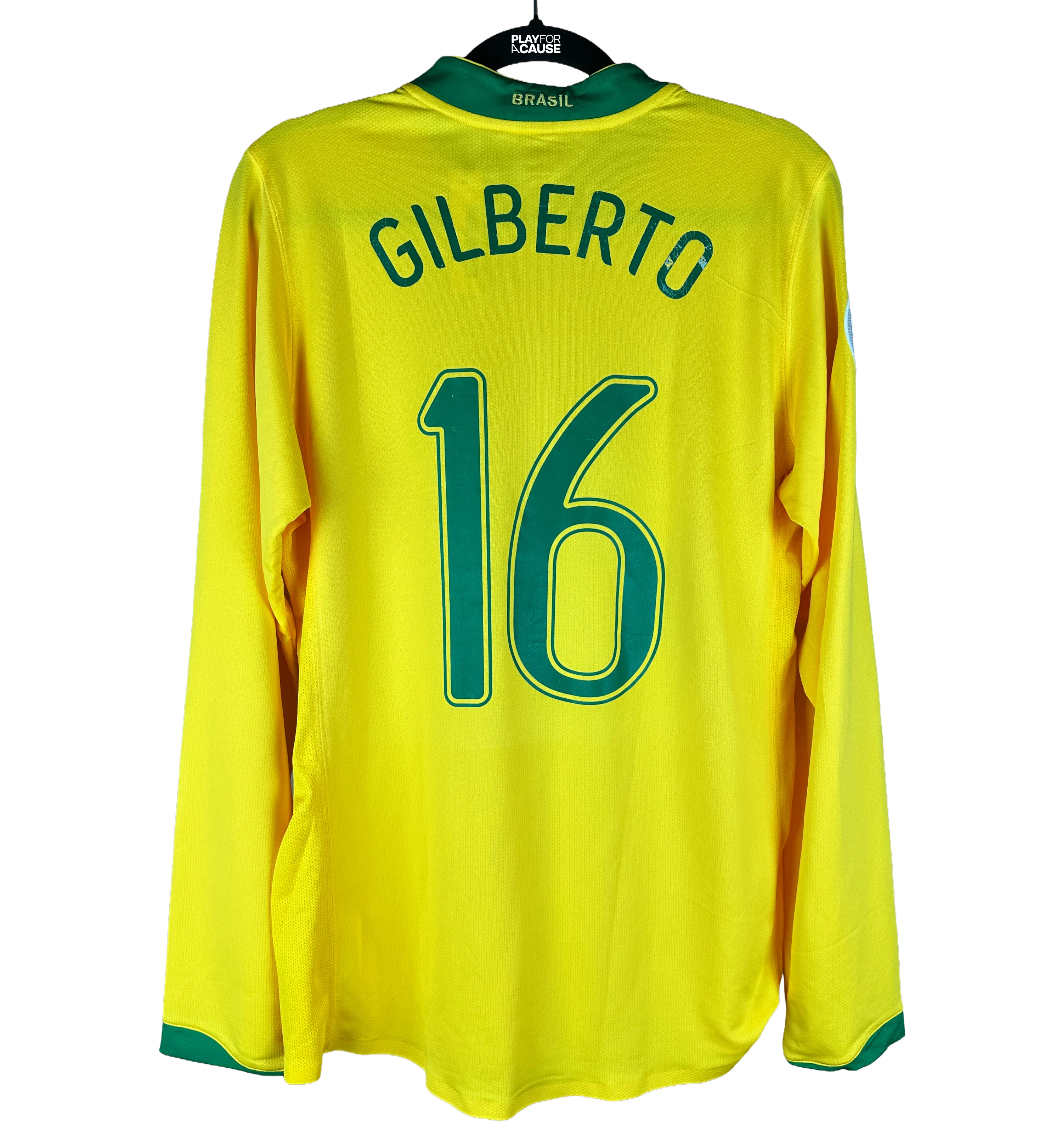 Camiseta de Brasil - Gilberto #16 - Copa del Mundo 2006 - Firmada por todo el equipo - Incluyendo a Gilberto / Ronaldo / Adriano / Cafu / Ronaldinho Gaucho / R. Carlos / Kaka entre otros — imagem 2 de 3
