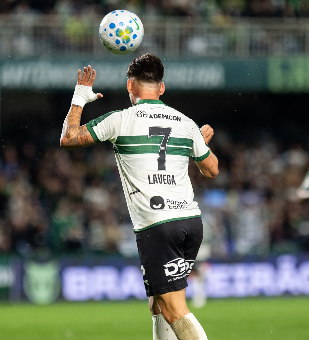 Camisa Coritiba Lavega Especial Jonny Butcher CFC 2 x 1 CHA Brasileirão 2026 Usada e Autografada Pelo Jogador — imagem 3 de 3