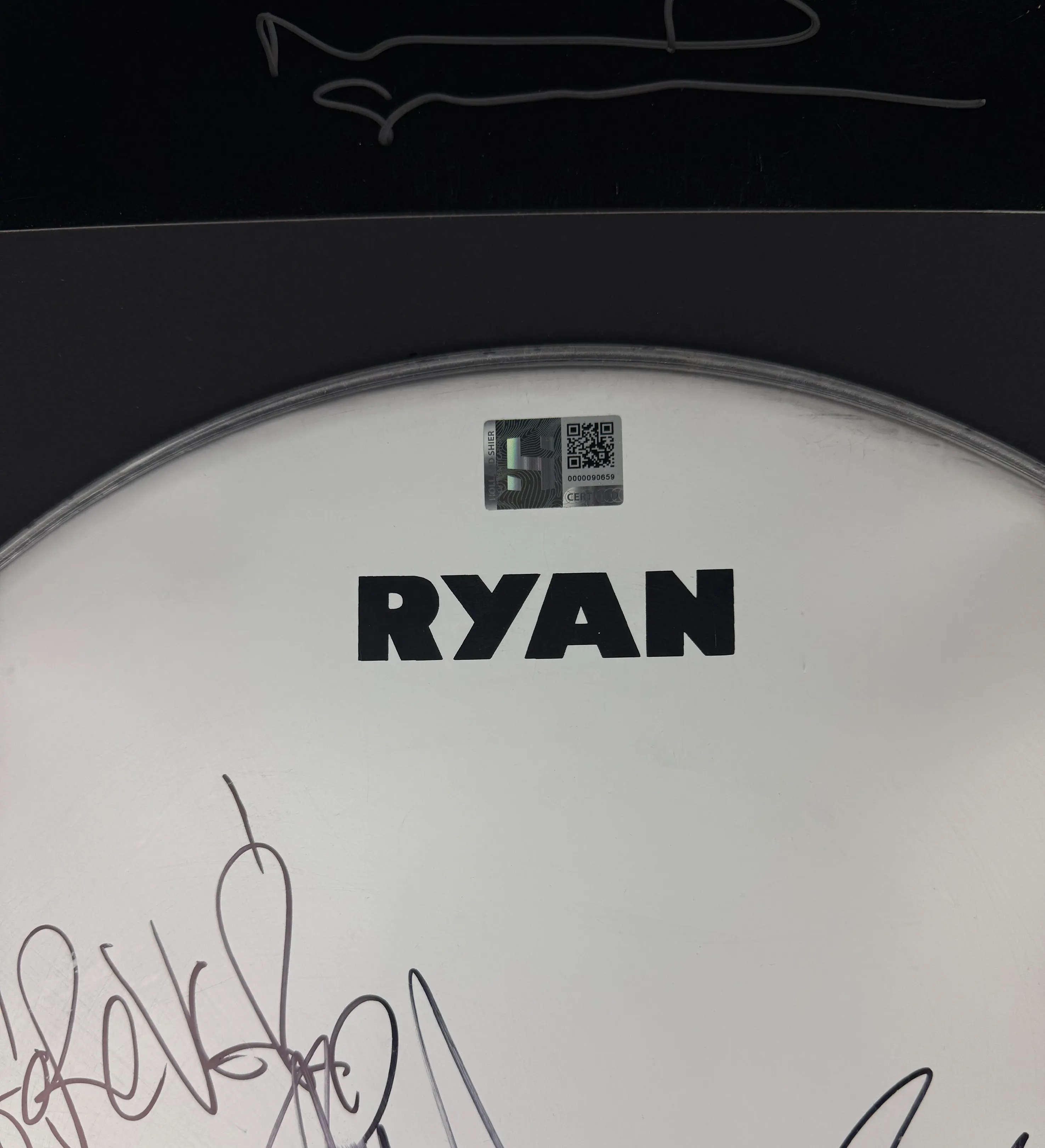 Moldura Oasis Com Pele de Bateria + Vinil Autografados — imagem 2 de 2