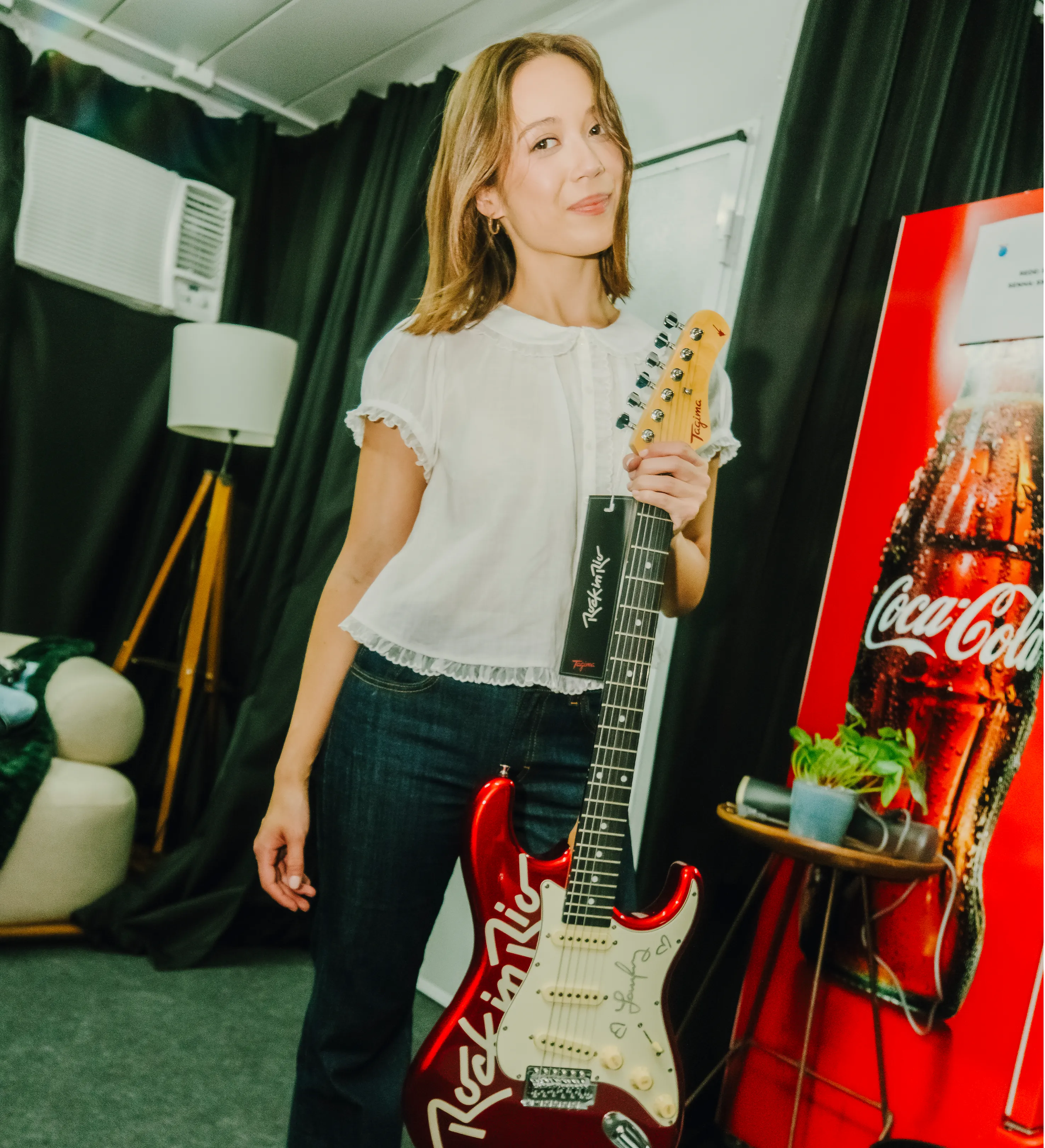 Laufey Signed Guitar – Rock in Rio 2026 — imagem 1 de 4