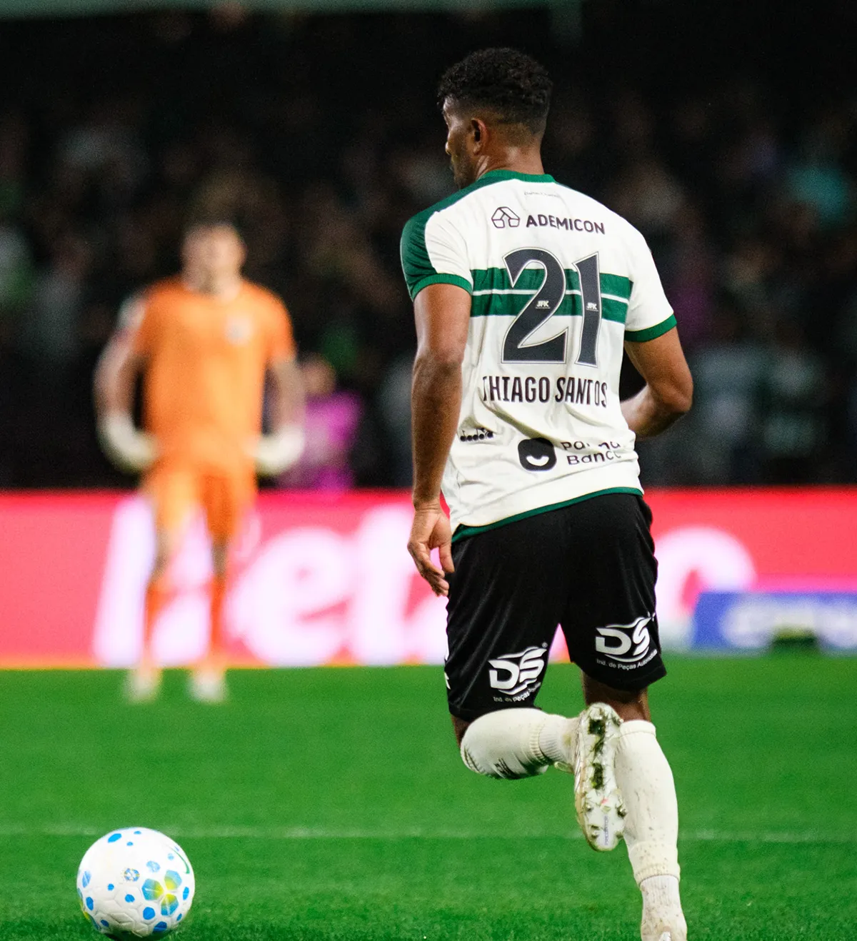 Camisa Coritiba Thiago Santos Especial Jonny Butcher CFC 2 x 1 CHA Brasileirão 2026 Usada e Autografada Pelo Jogador — imagem 3 de 3