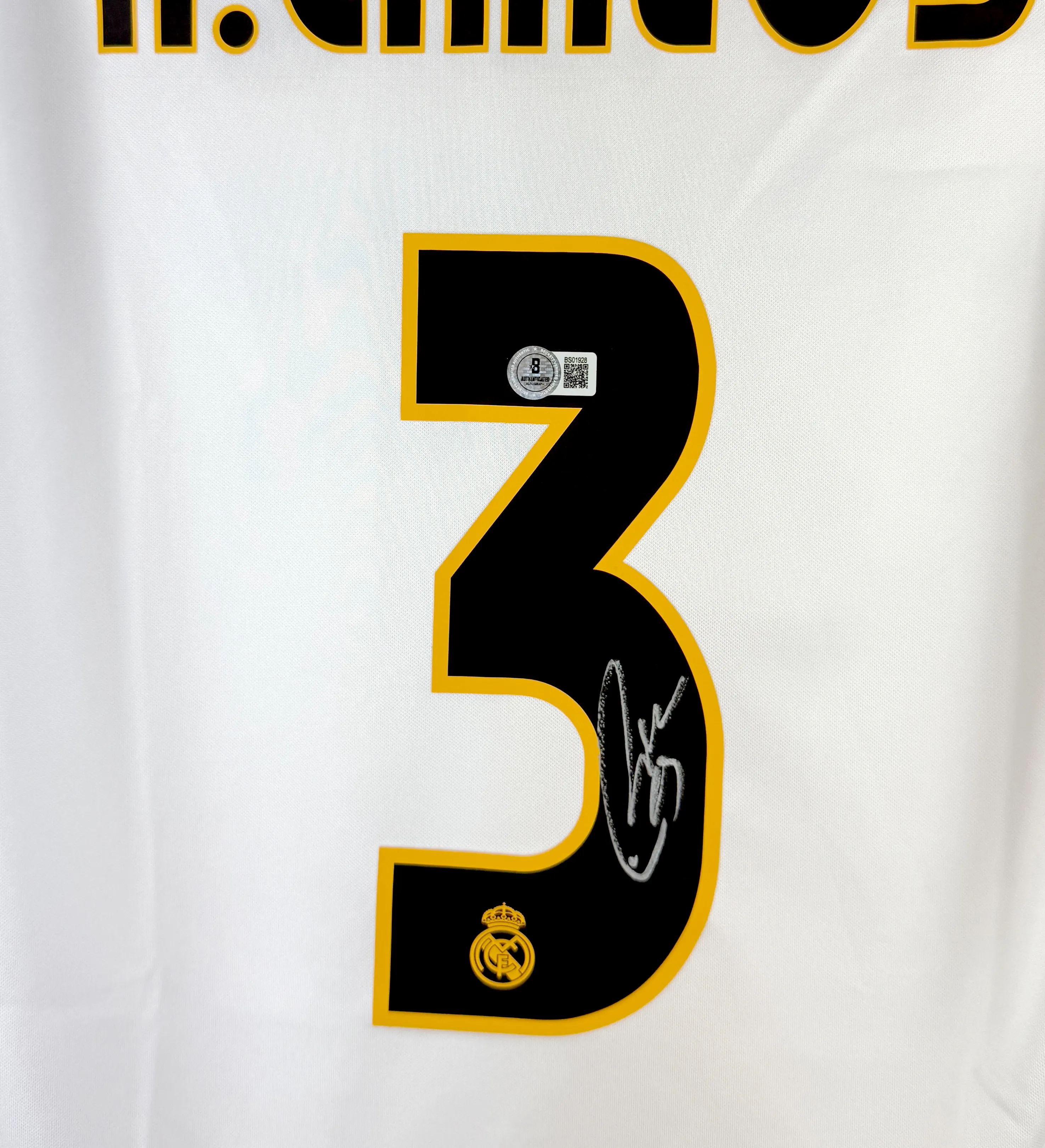 Camisa Autografada Retrô Real Madrid Roberto Carlos Temporada 2002/2003 — imagem 3 de 3