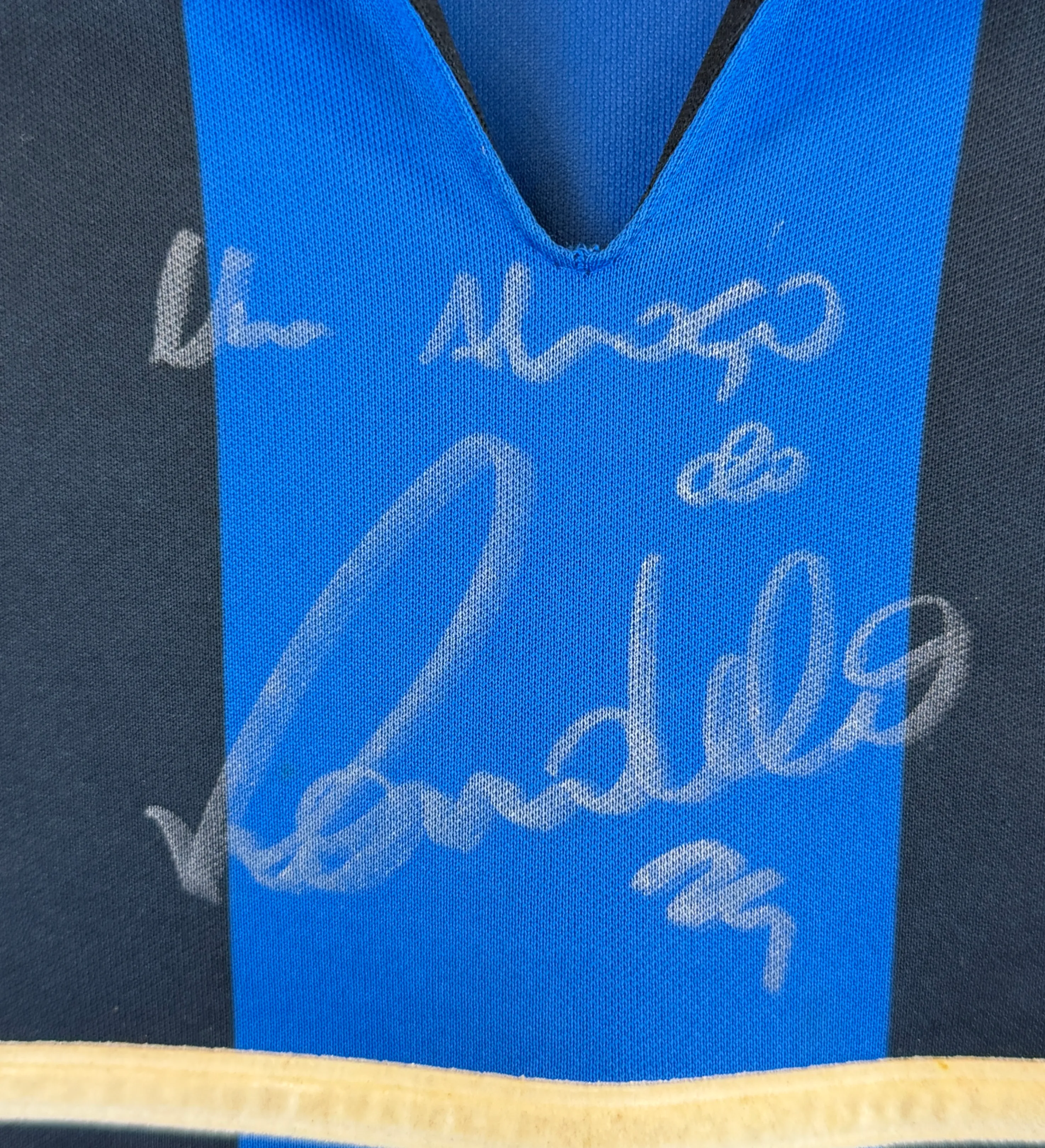 Camisa Oficial Internazionale de Milão Autografada Por Ronaldo Temporada 2001/2002 — imagem 3 de 3