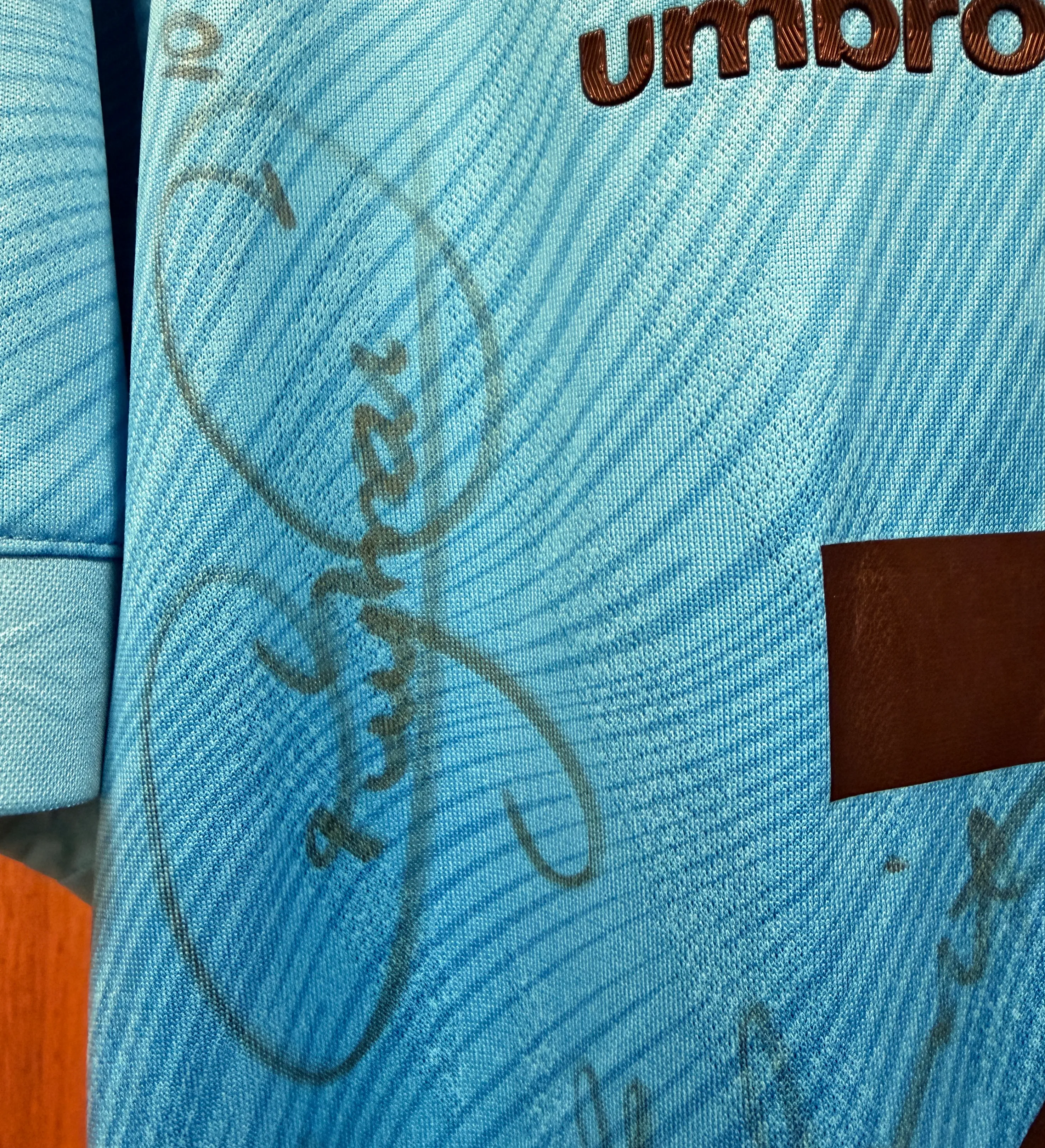 Camiseta del Santos Futebol Clube – Neymar #11 – Brasileirão 2025 – Juventude 0 x 3 Santos – Firmada por Neymar y Todo el Plantel — imagem 3 de 5