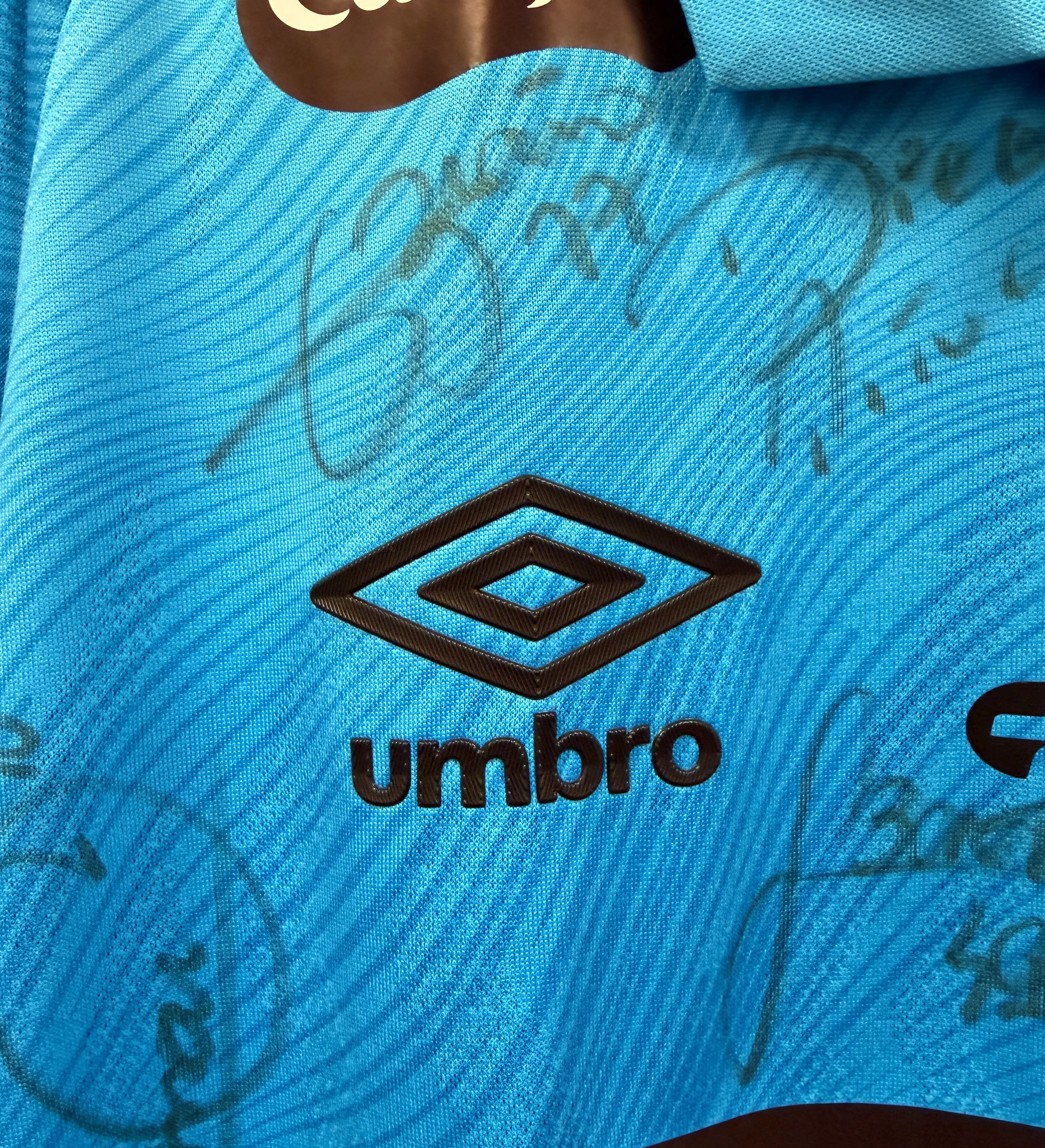 Camiseta del Santos Futebol Clube – Neymar #11 – Brasileirão 2025 – Juventude 0 x 3 Santos – Firmada por Neymar y Todo el Plantel — imagem 4 de 5