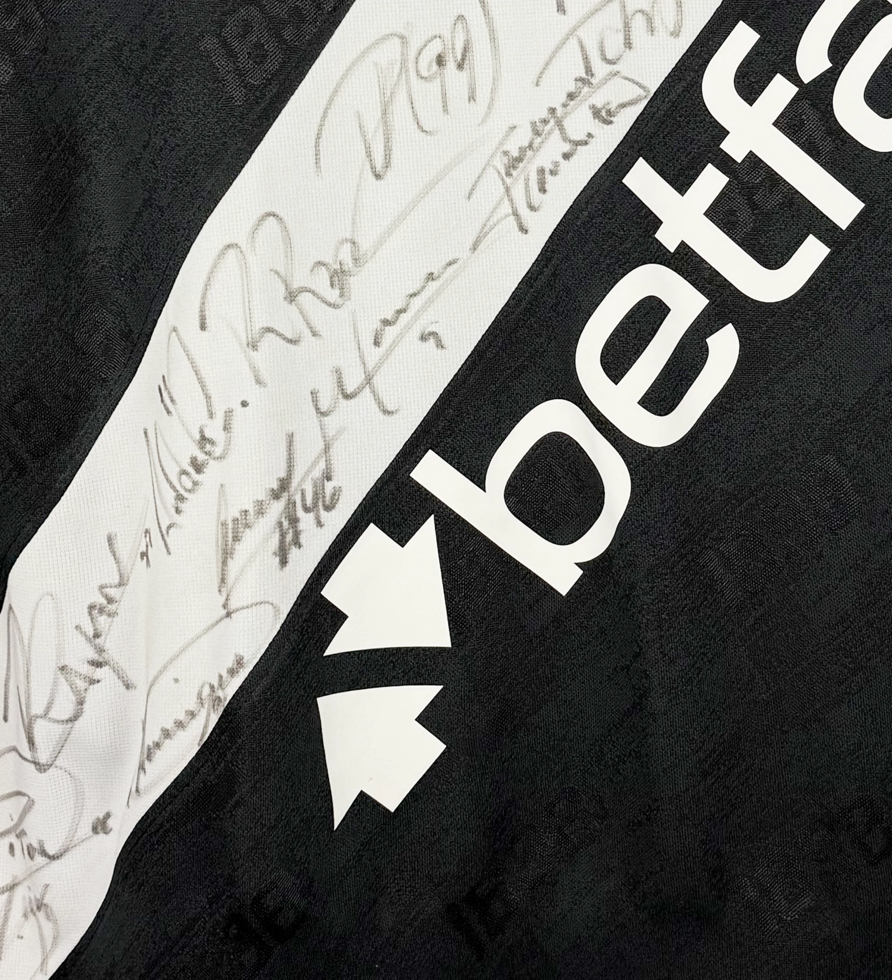 Vasco Jersey – Nuno #17 – 2025 Copa do Brasil Final – Vasco vs Corinthians – 2nd Leg – Multi-Signed — imagem 3 de 3
