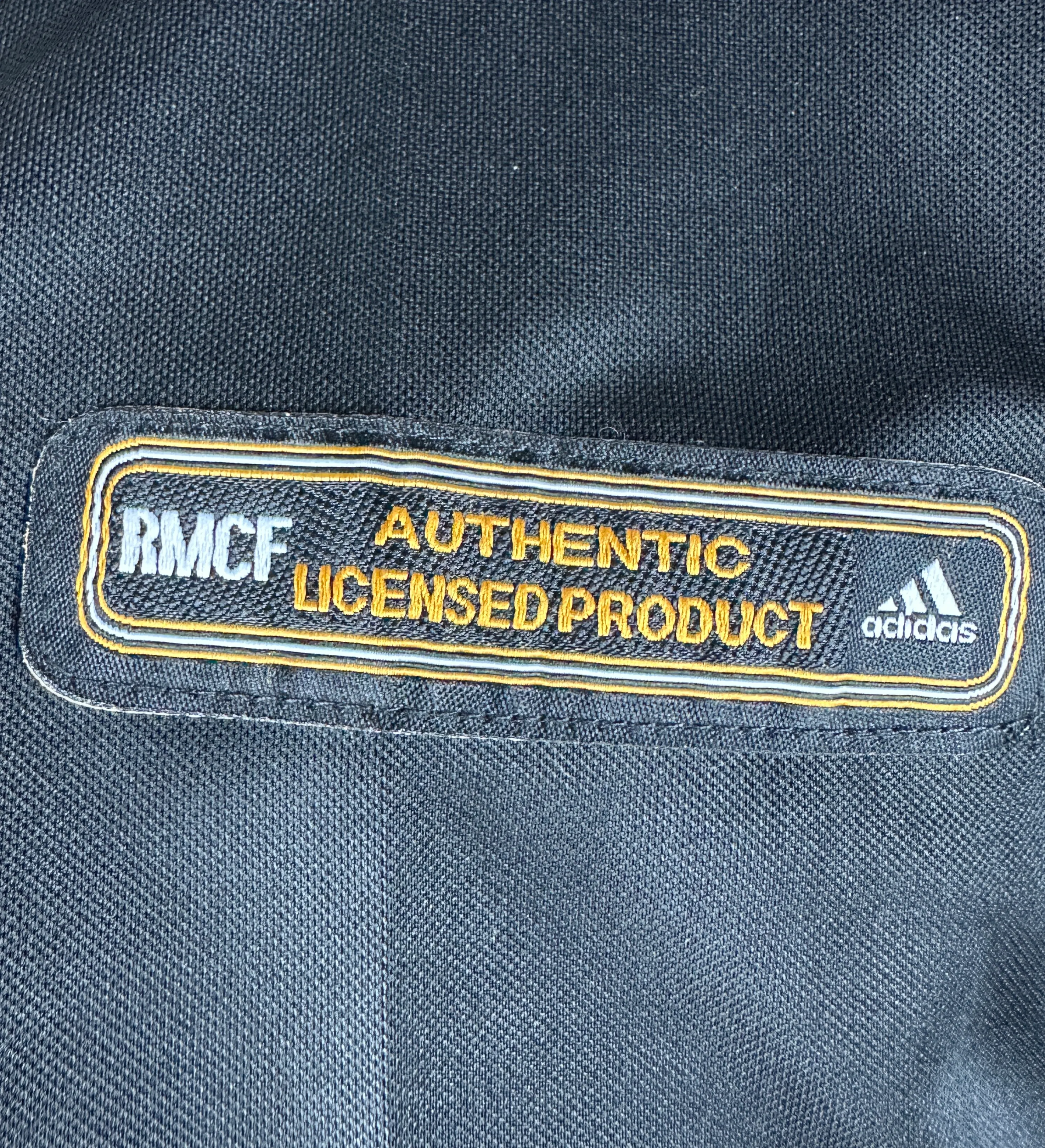 Camisa Retrô Real Madrid Luís Figo Temporada 2001/2002 Autografada — imagem 3 de 4