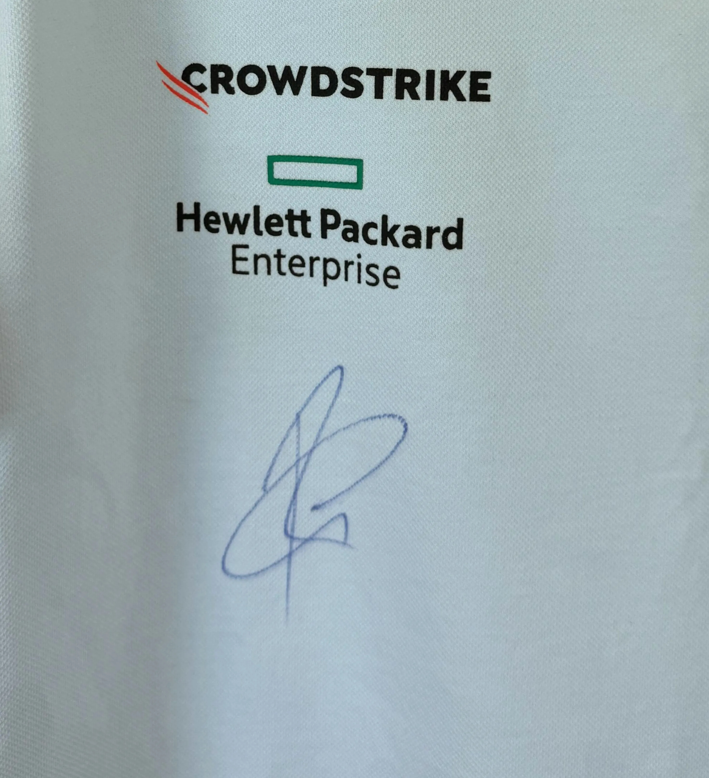 Mercedes-AMG Petronas Formula One Team Polo Shirt – George Russell and Kimi Antonelli – White – Signed by the Drivers — imagem 3 de 3