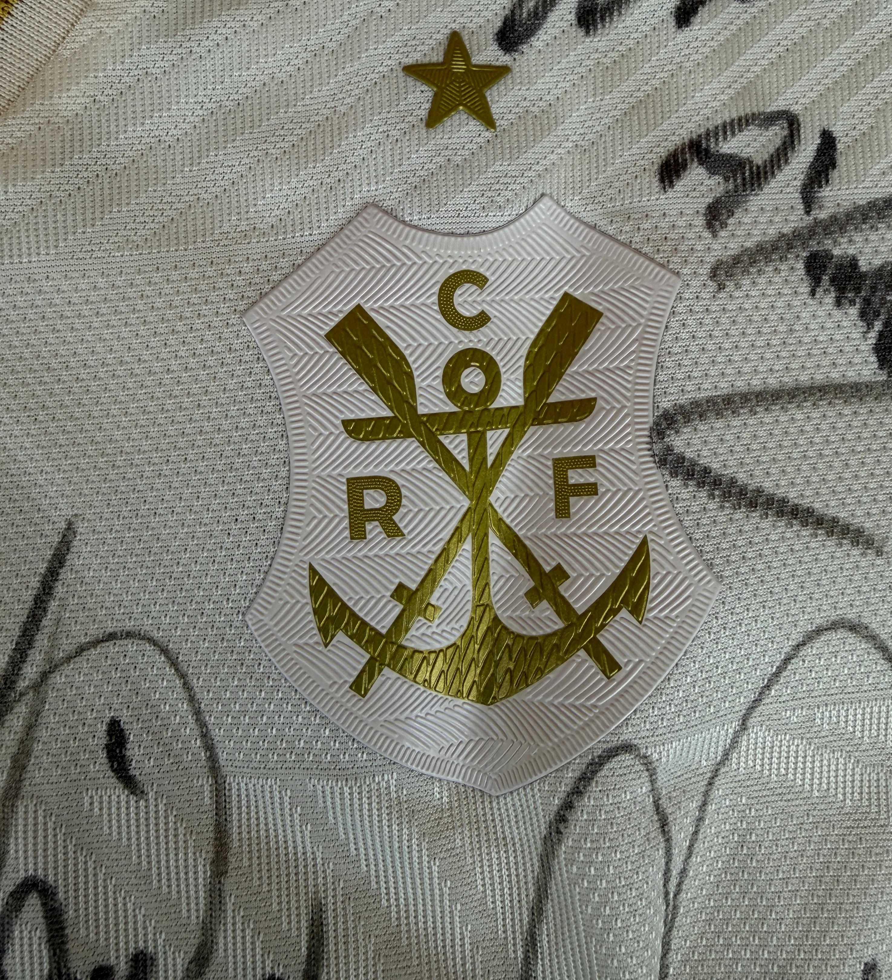Camiseta del Flamengo de De Arrascaeta Flamengo vs. Ceará Brasileirão 2025 Autografada por el Plantel — imagem 4 de 4