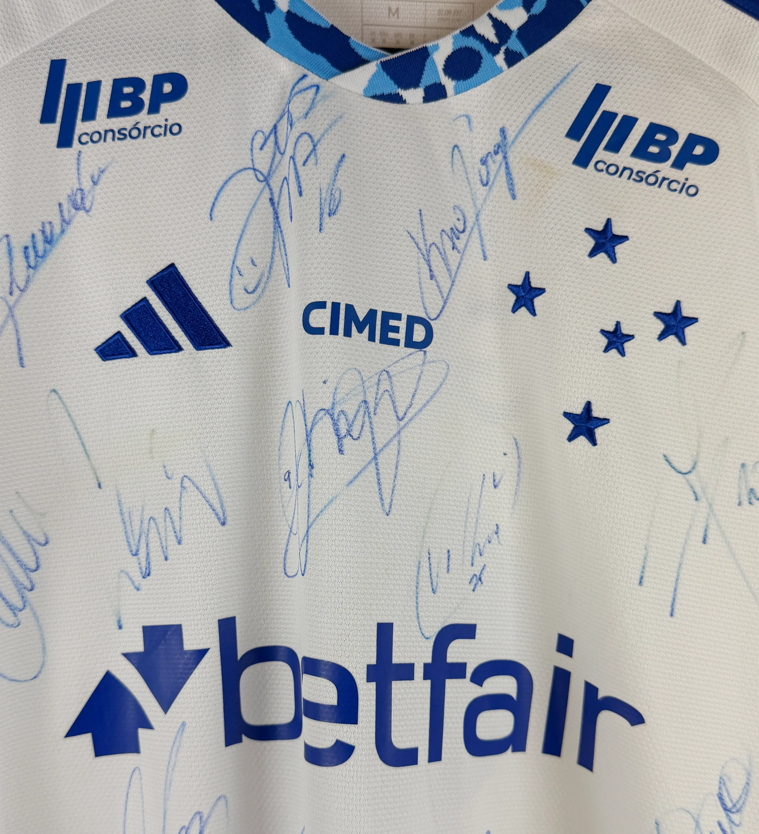 Camiseta Cruzeiro – Gabigol #9 – Campeonato Mineiro 2025 – América-MG 1 x 1 Cruzeiro – Autografiada por el Plantel — imagem 3 de 4
