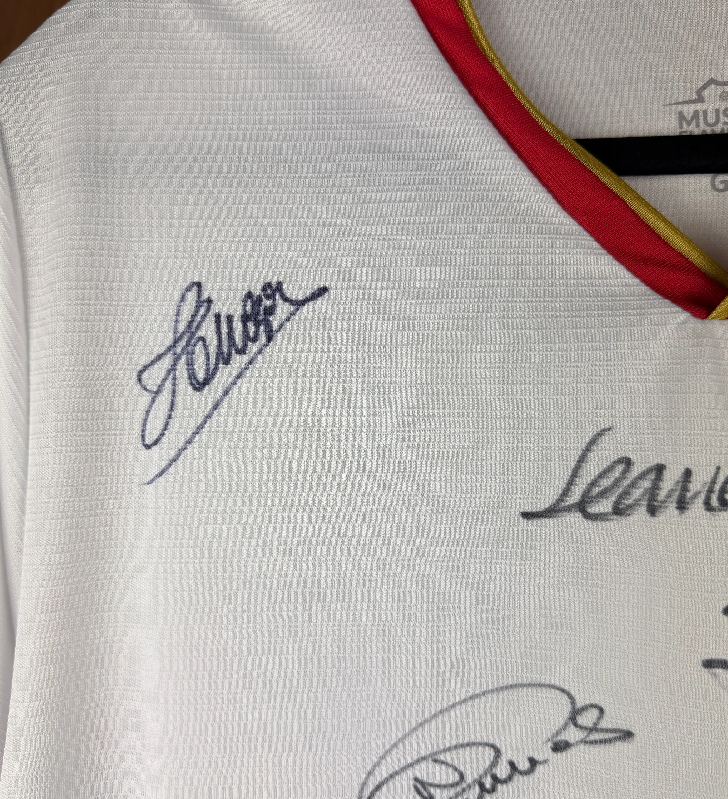 Camisa Museu do Flamengo 78/100 Homenagem a 1981 Autografada por Zico, Leandro, Andrade, Nunes, Lico e Mozer — imagem 5 de 7
