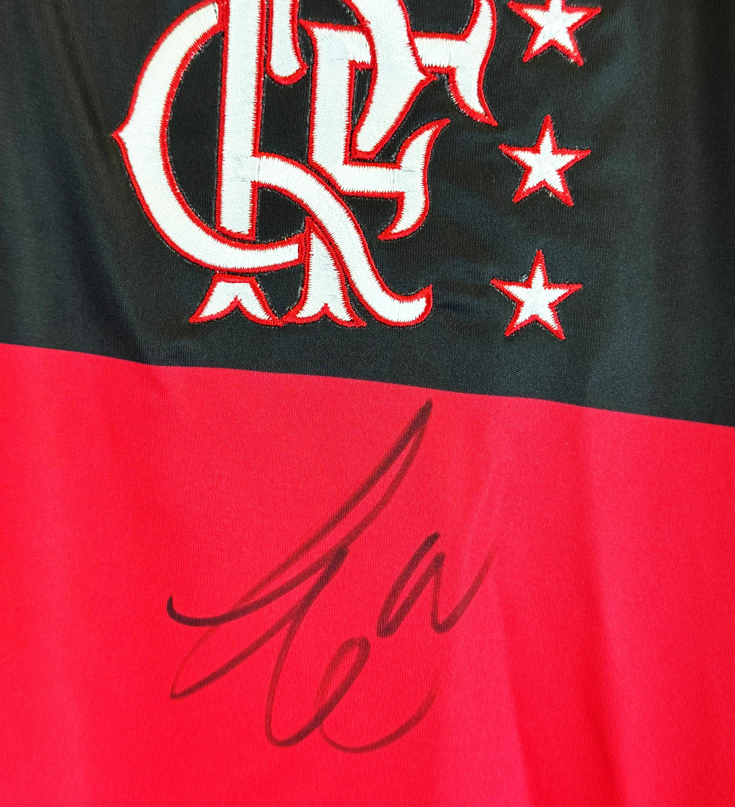 Camisa Flamengo Retrô Oficial - Final da Copa Mercosul 1999 - Autografada por Athirson, Reinaldo e Lê - Certificado Museu do Flamengo - Edição 31/99 — imagem 3 de 4