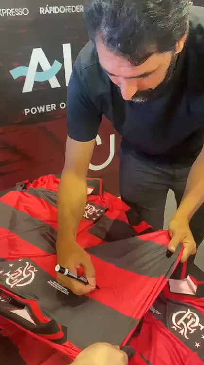 Camiseta Retro Oficial de la Final de la Copa Mercosul 1999 de Flamengo Firmada por Athirson, Reinaldo y Lê — imagem 5 de 7