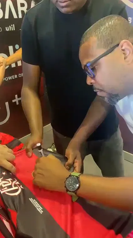 Camiseta Retro Oficial de la Final de la Copa Mercosul 1999 de Flamengo Firmada por Athirson, Reinaldo y Lê — imagem 7 de 7